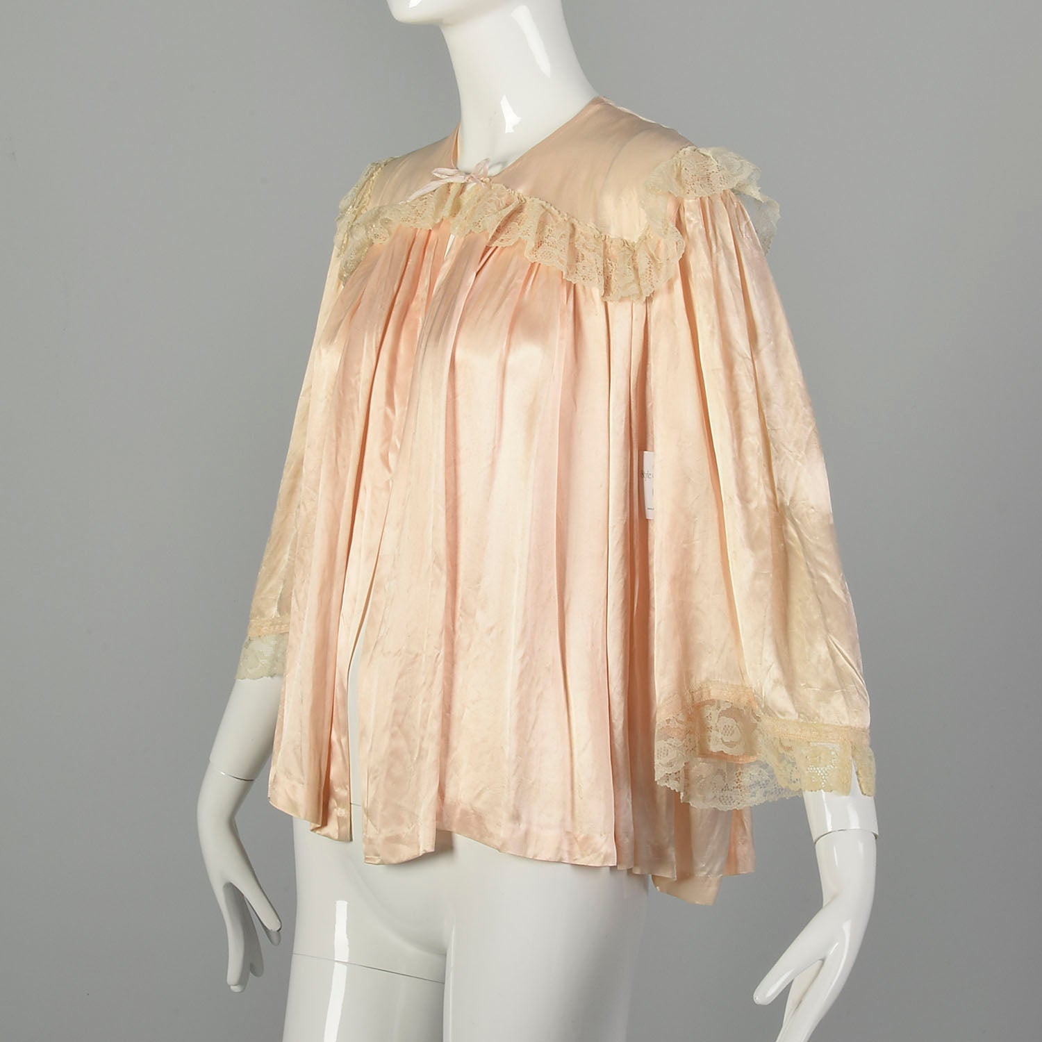 Medium 1950s Bed Jacket Pink Silk Glamorous Boudoir Swing Robe Lingerie