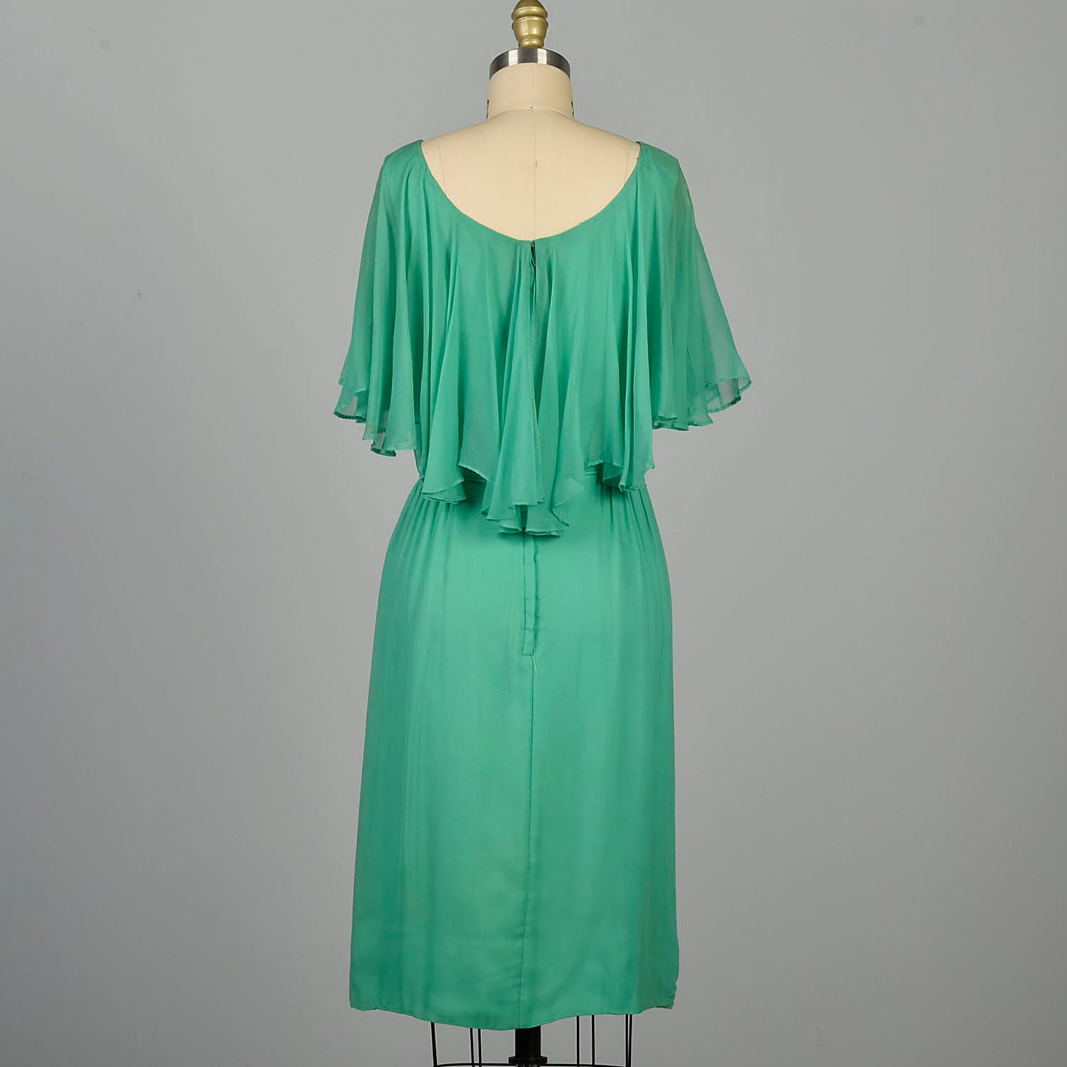 Small 1960s Wiggle Dress Emerald Green Cocktail Party Sleeveless Cape Style & Salvage Small 1960s Wiggle Dress Emerald Green Cocktail Party Sleeveless Cape Style & Salvage