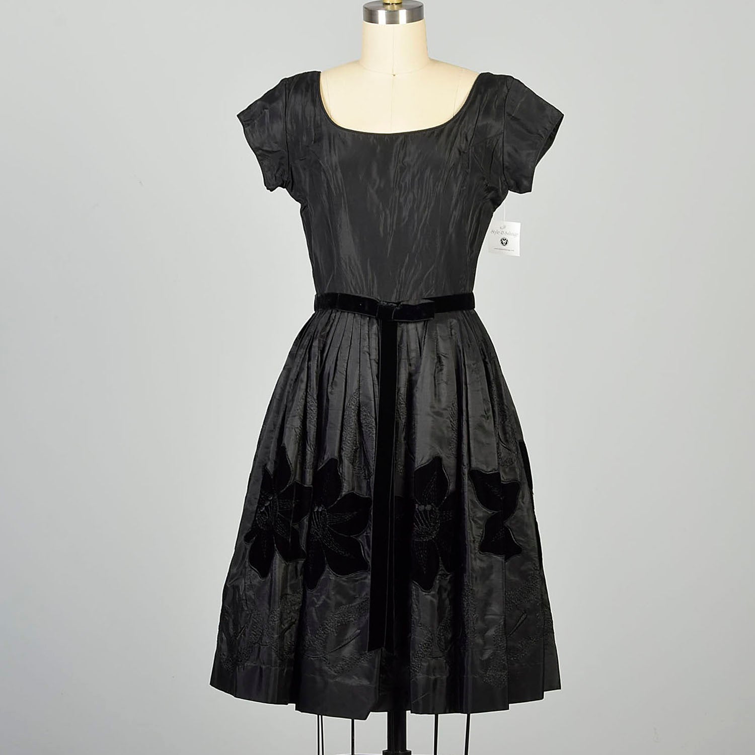 XS 1950s Dress Velvet Flower Hem Black Taffeta Style & Salvage XS 1950s Dress Velvet Flower Hem Black Taffeta Style & Salvage