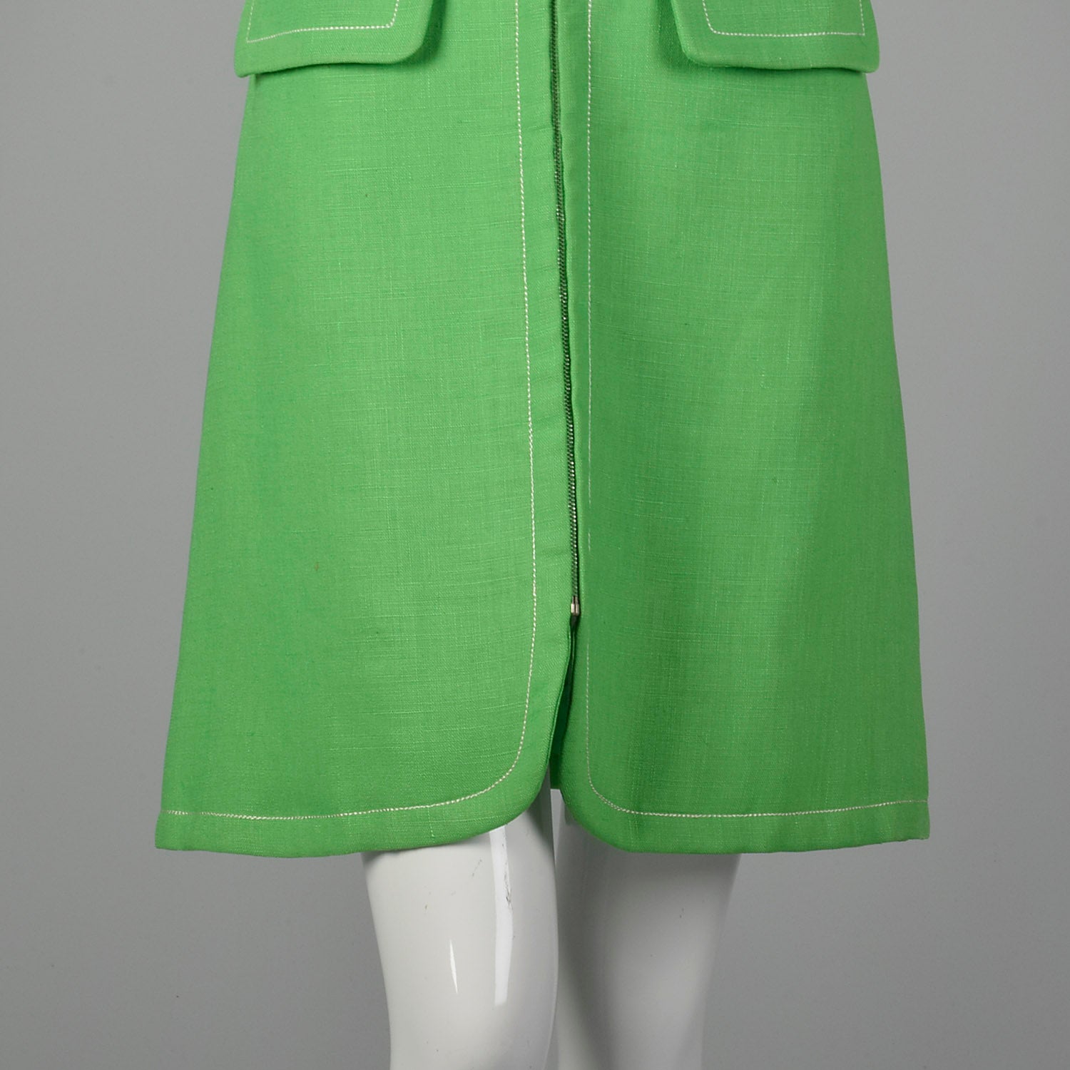 Medium Geoffrey Beene 1960s Green Zip Front Dress Style & Salvage Medium Geoffrey Beene 1960s Green Zip Front Dress Style & Salvage