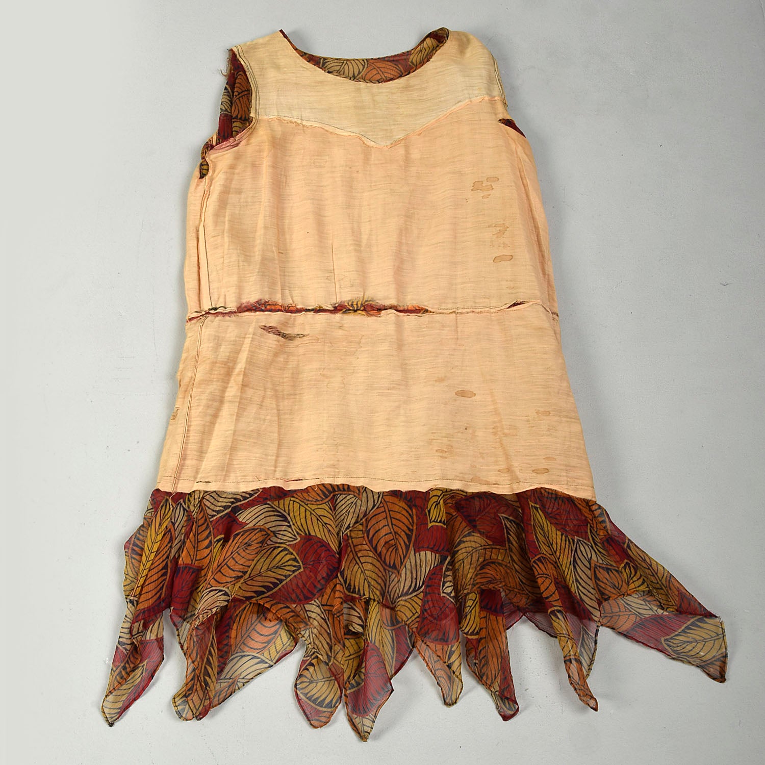 Small 1920s Silk Crepe Print Dress Novelty Leaf Print Flowy Handkerchief Hem Drop Waist