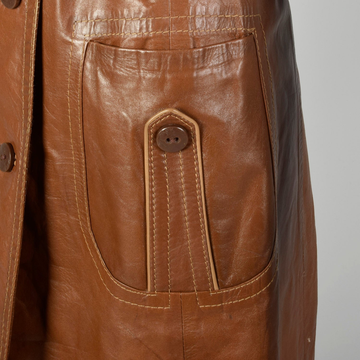 Large 1970s Brown Leather Trench Coat Wide Collar with Great Details