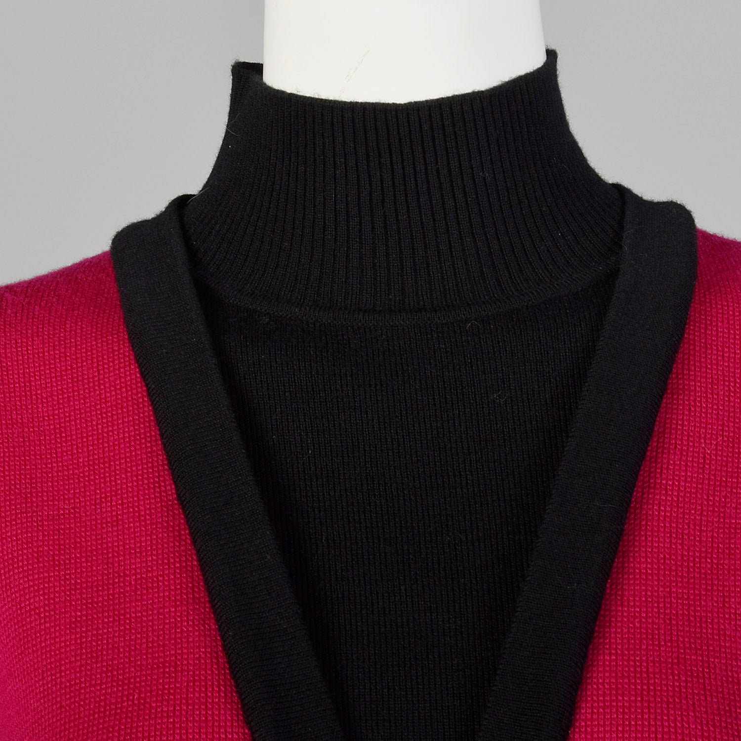 XL Ferragamo Pink & Black Sweater 1990s