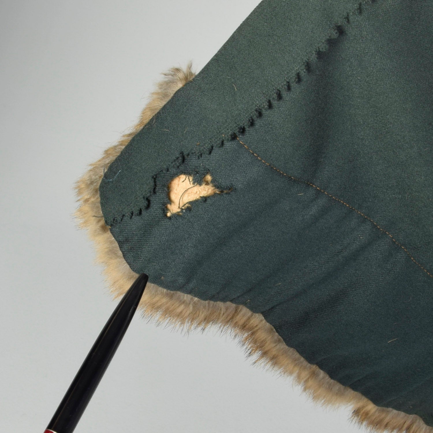 XS 1910s Green Wool Coat with Rabbit Fur Trim