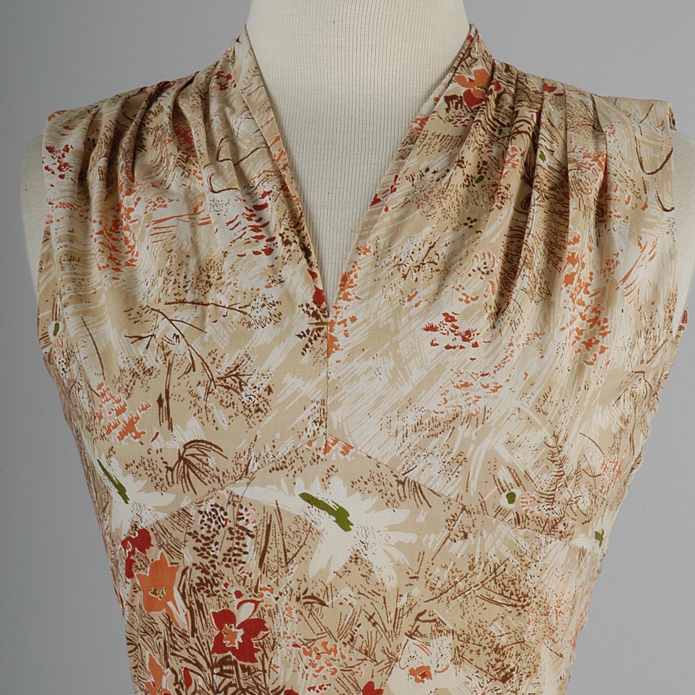 1950s Cotton Day Dress with V-Neck and Pleated Shoulders