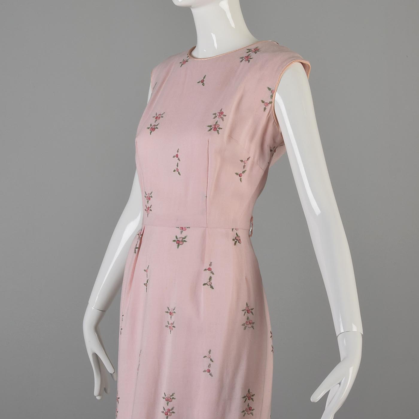 1950s Pink Sleeveless Day Dress with Floral Embroidery