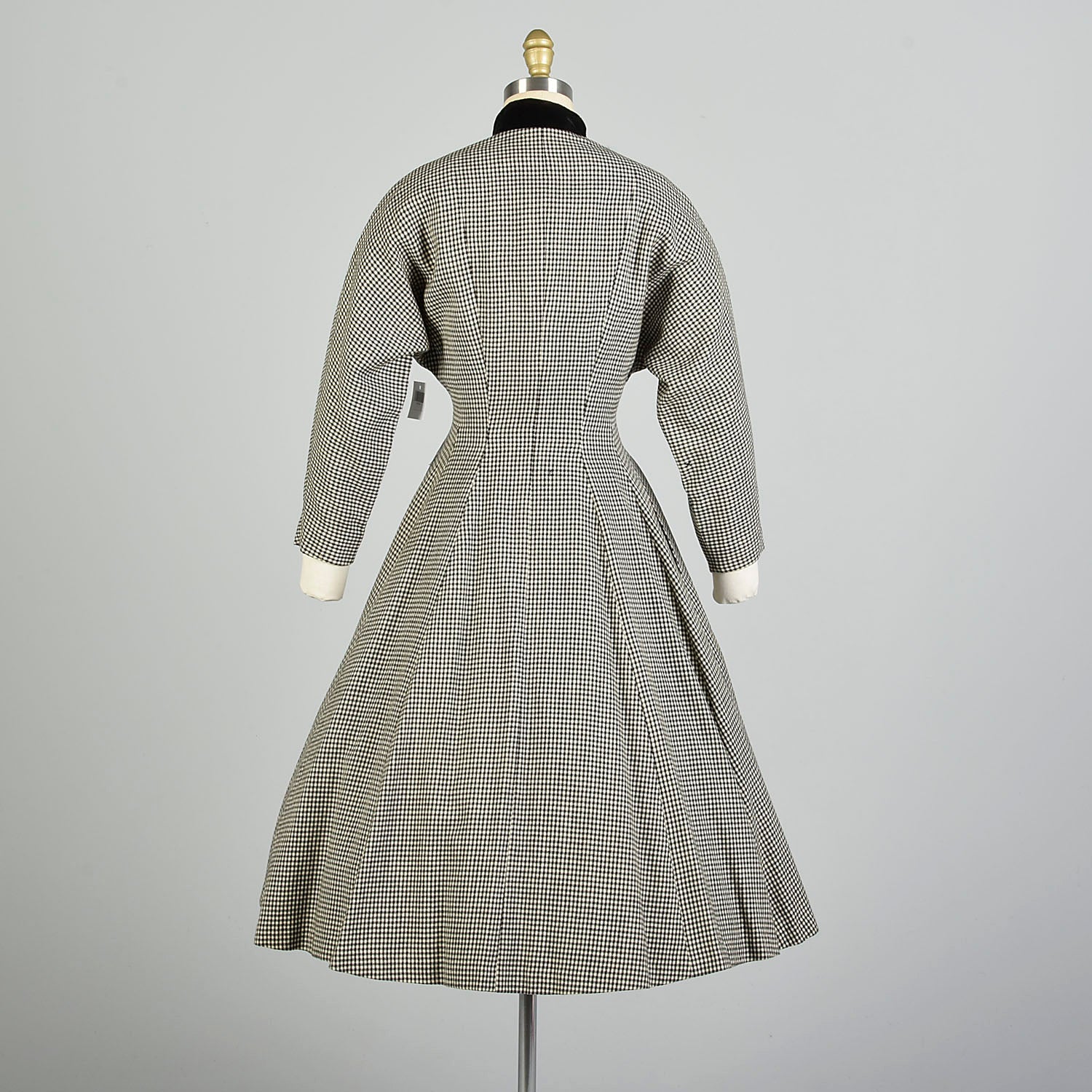 Small 1950s Wool Black White Fit & Flare Houndstooth Winter Coat Dress Style & Salvage Small 1950s Wool Black White Fit & Flare Houndstooth Winter Coat Dress Style & Salvage