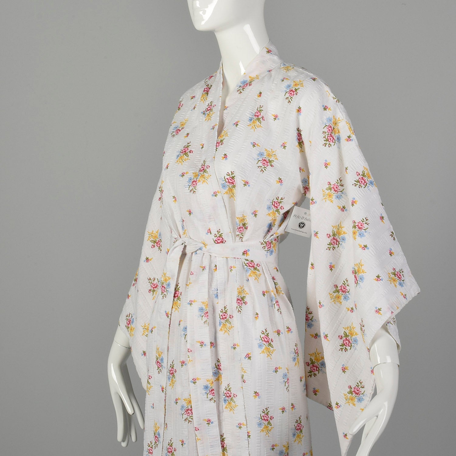 White Cotton 1970s Kimono Floral Seersucker Robe Long Sleeve