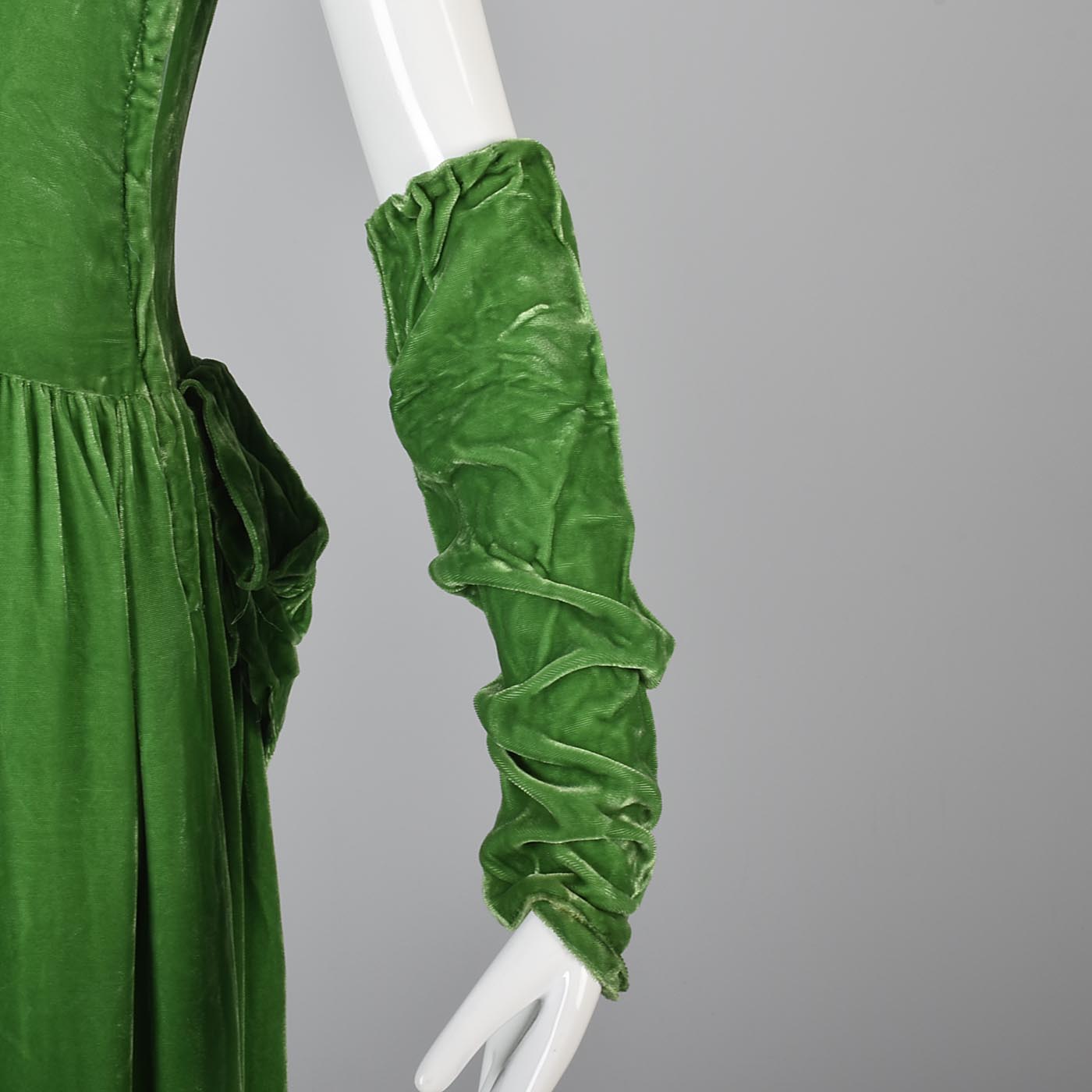 1940s Emerald Green Velvet Dress