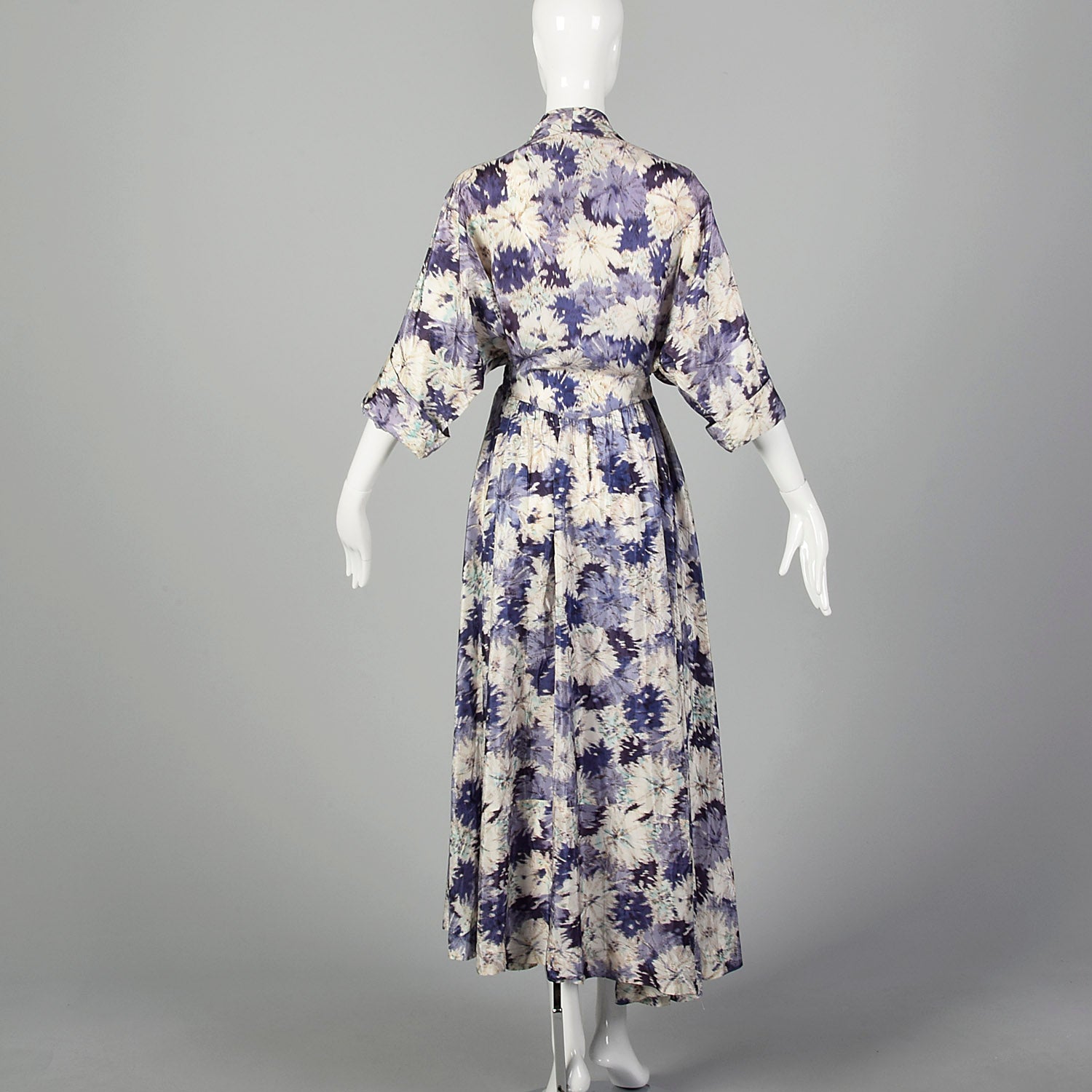 Large-XXL 1950s Purple Floral Robe