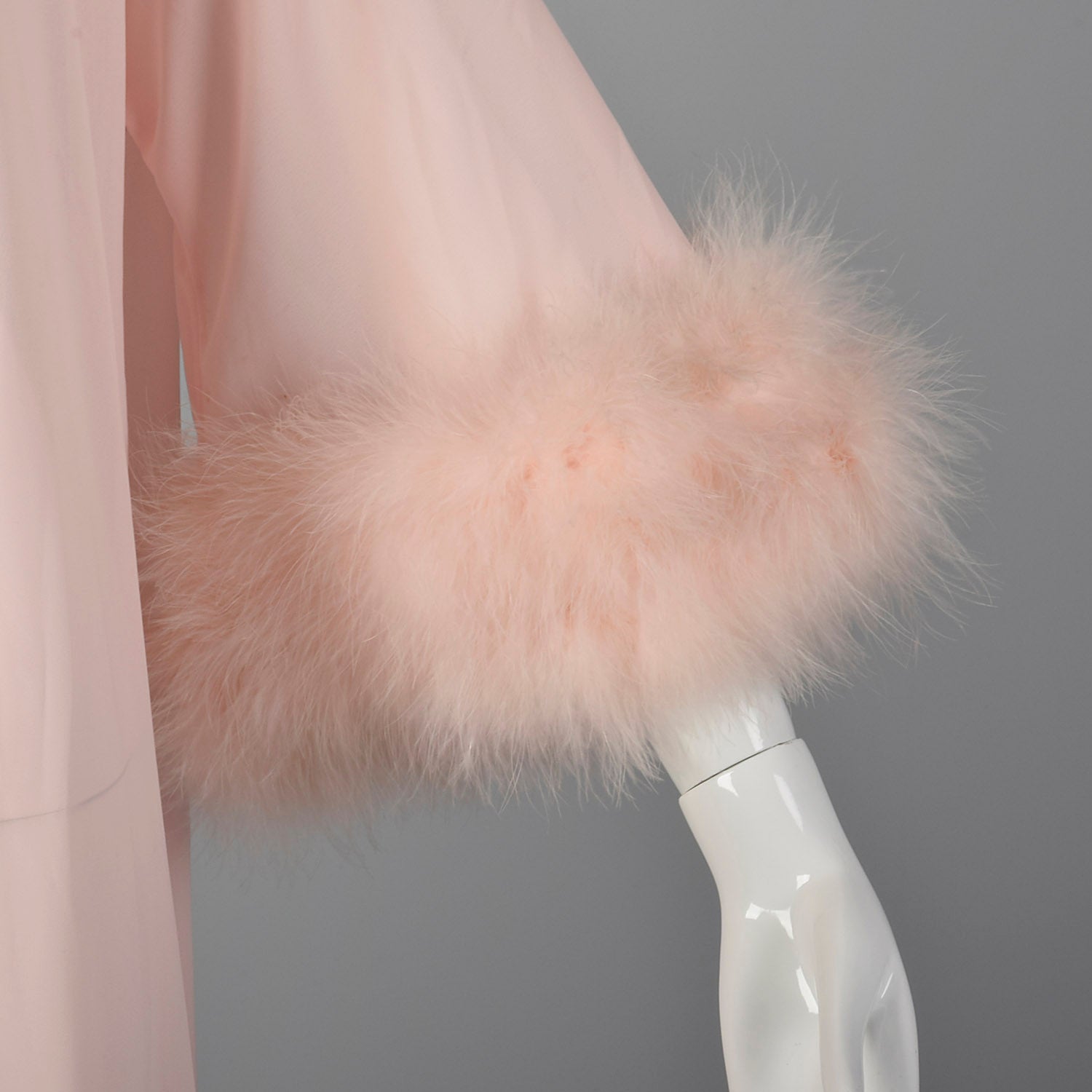 Lucie Ann Pink Neglige Robe with Feather collar