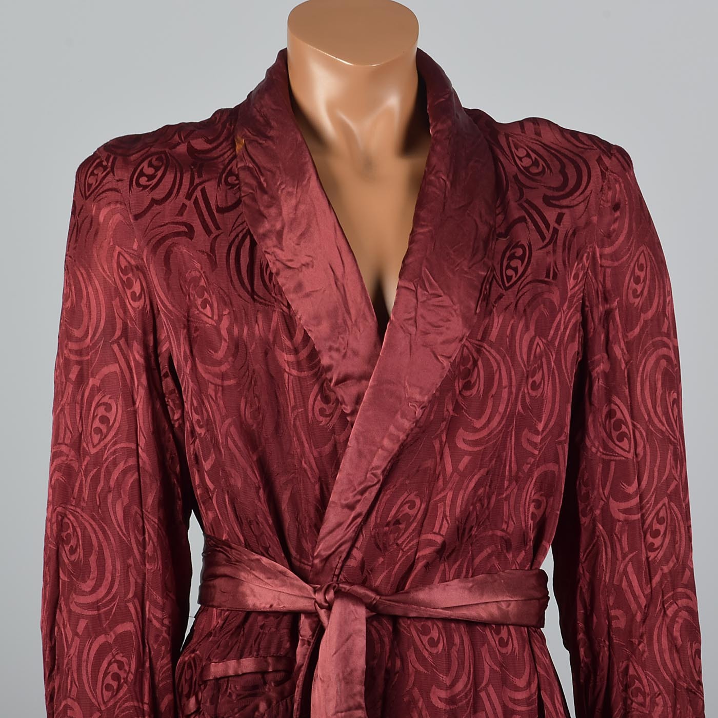 1950s Men's Rayon Red Swirl Brocade Robe with Fringe