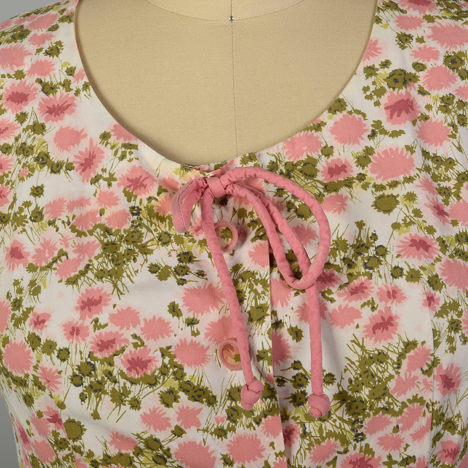 XL 1950s Day Dress Floral Cotton Pink Shirtwaist Lightweight Fit and Flare