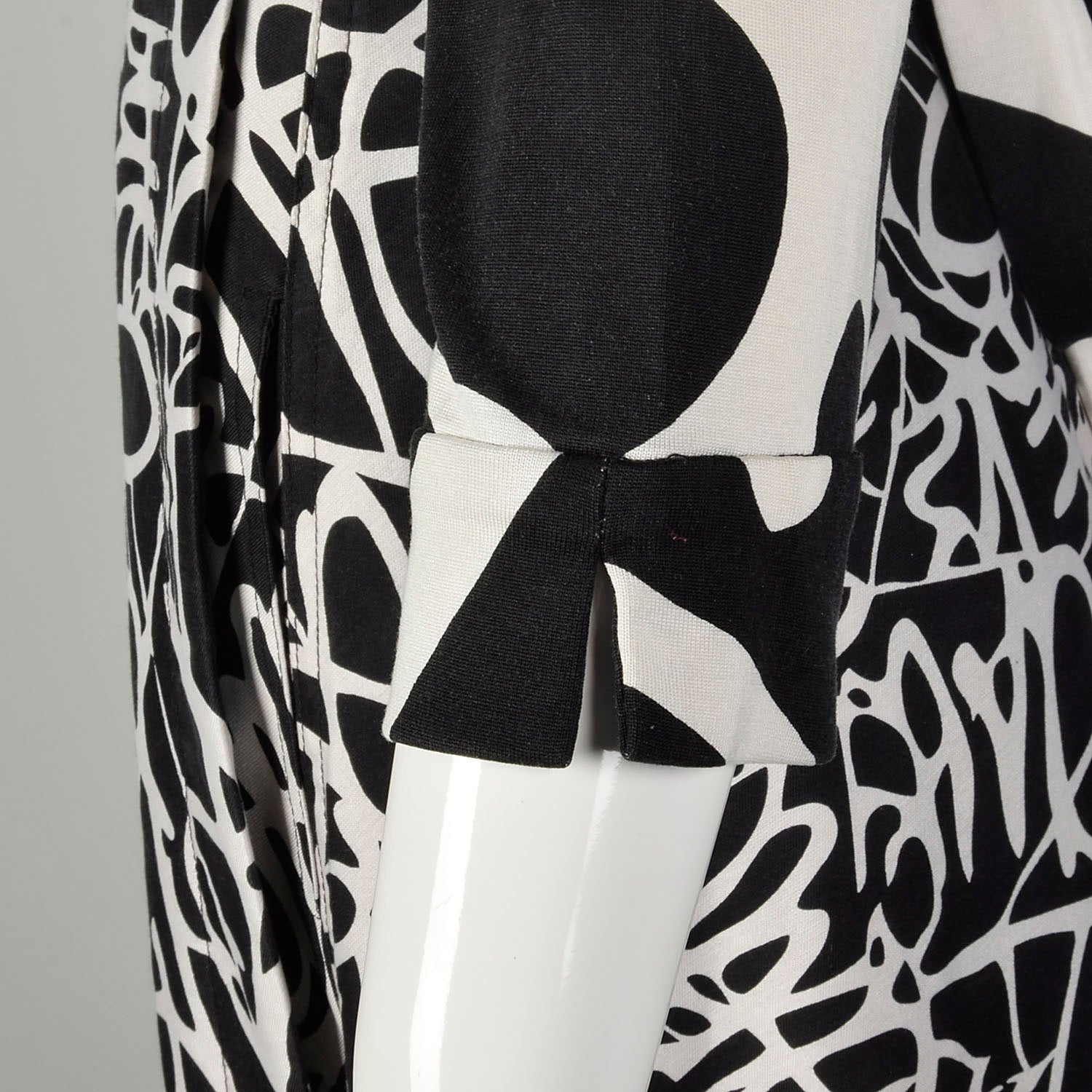 Medium Diane Von Furstenberg Wrap Dress Tie Waist Black Abstract Print