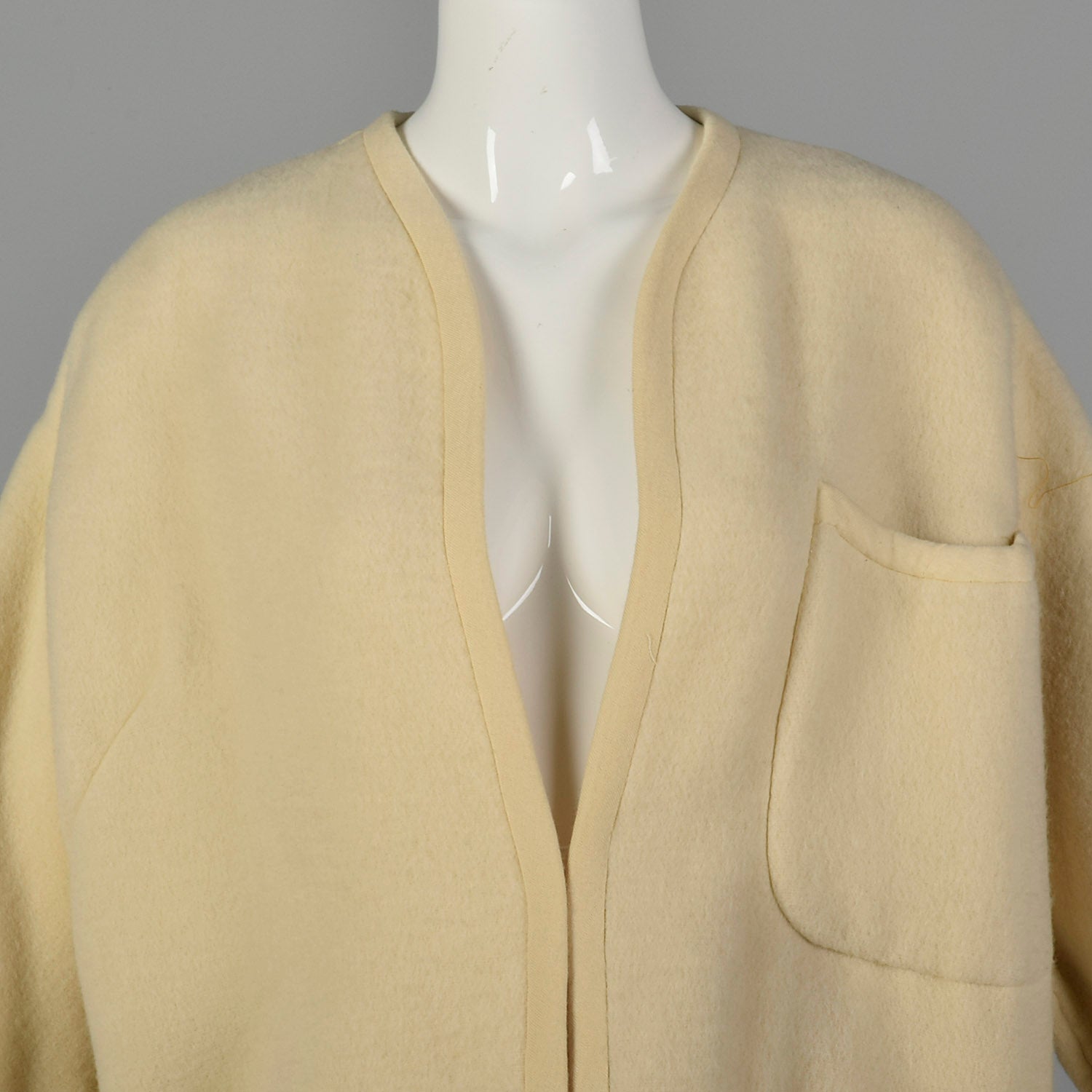 Medium-XL 1960s Cream Blanket Coat