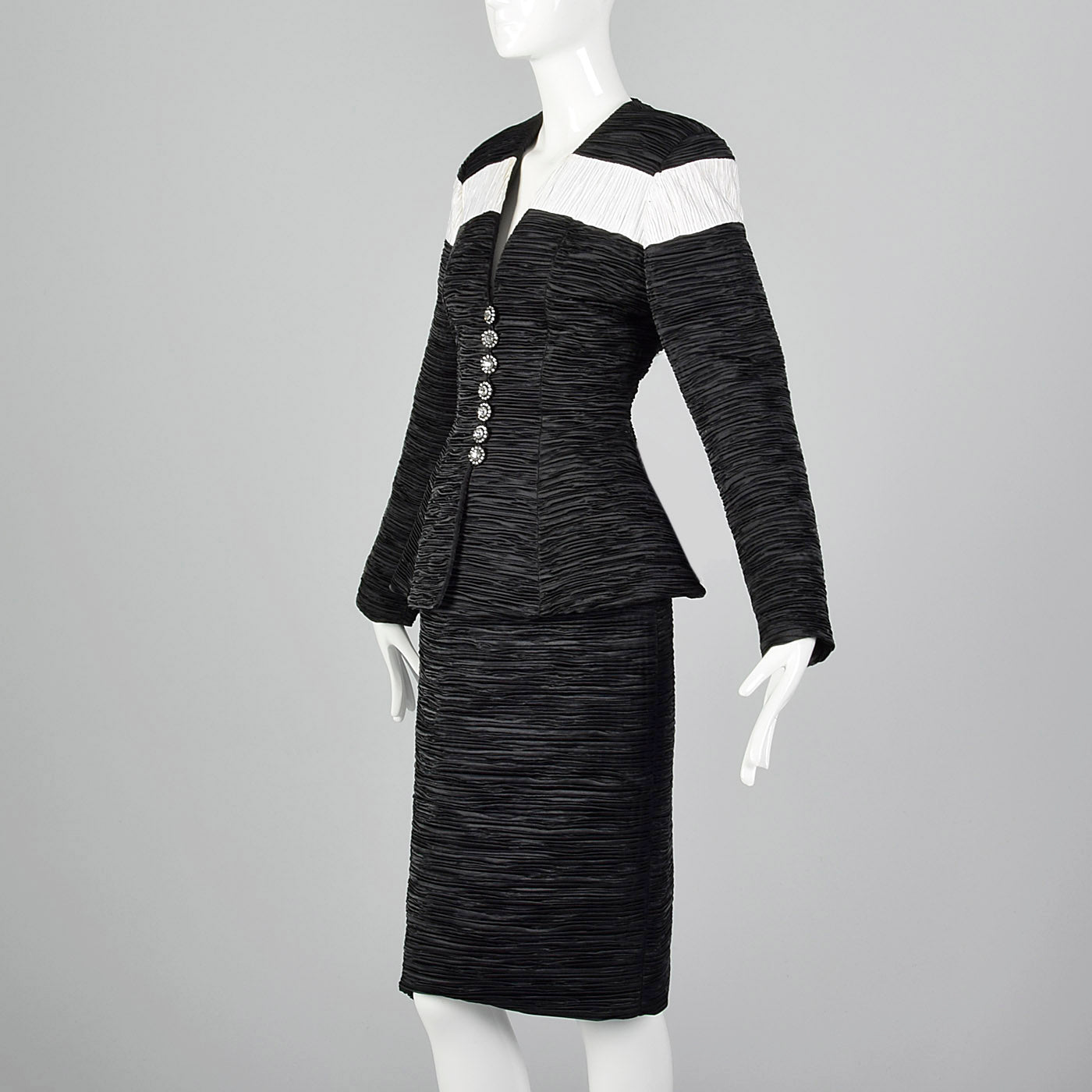 1980s Elegant Pleated Skirt Suit