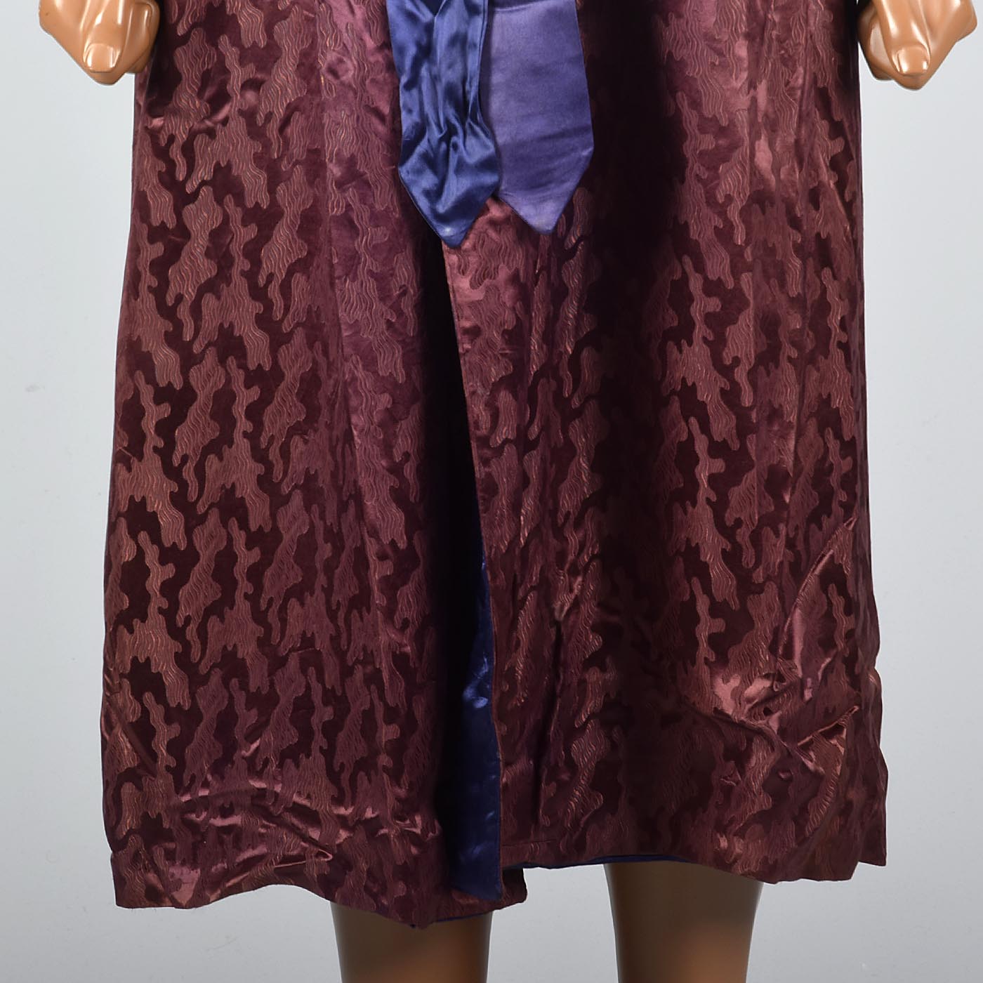 1940s Mens Burgundy Robe with Ameoba Weave
