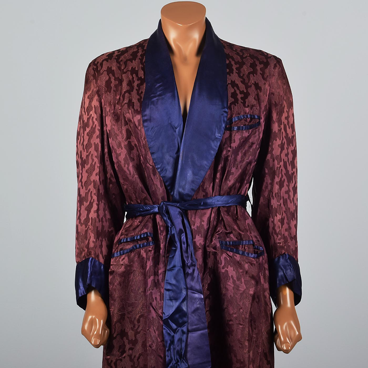 1940s Mens Burgundy Robe with Ameoba Weave