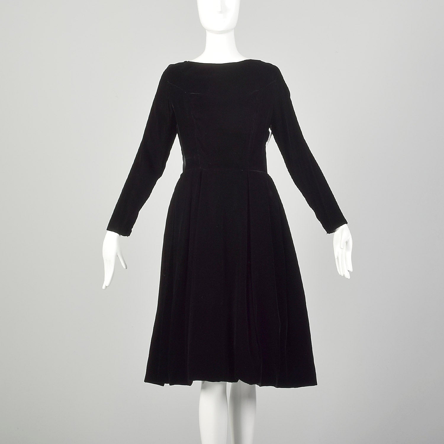 Small 1950s Black Velvet Cocktail Dress Winter Holiday Long Sleeve Tim Style & Salvage Small 1950s Black Velvet Cocktail Dress Winter Holiday Long Sleeve Tim Style & Salvage