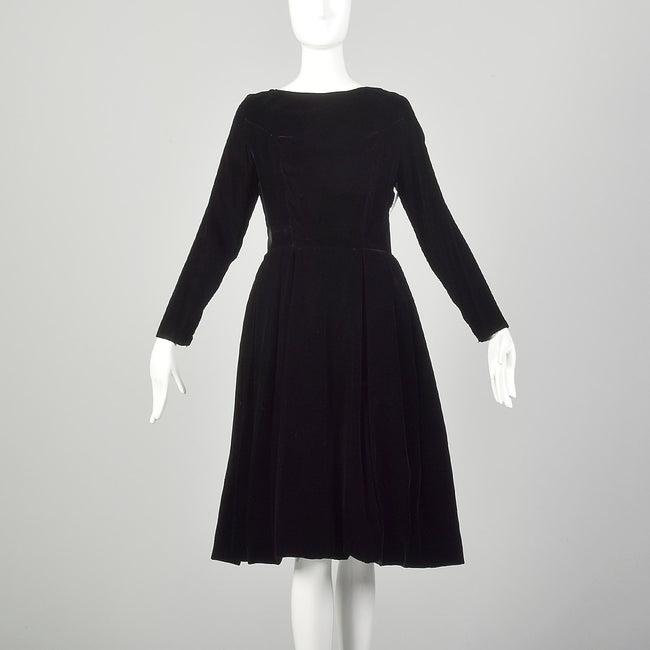 Small 1950s Black Velvet Cocktail Dress Winter Holiday Long Sleeve Timeless LBD