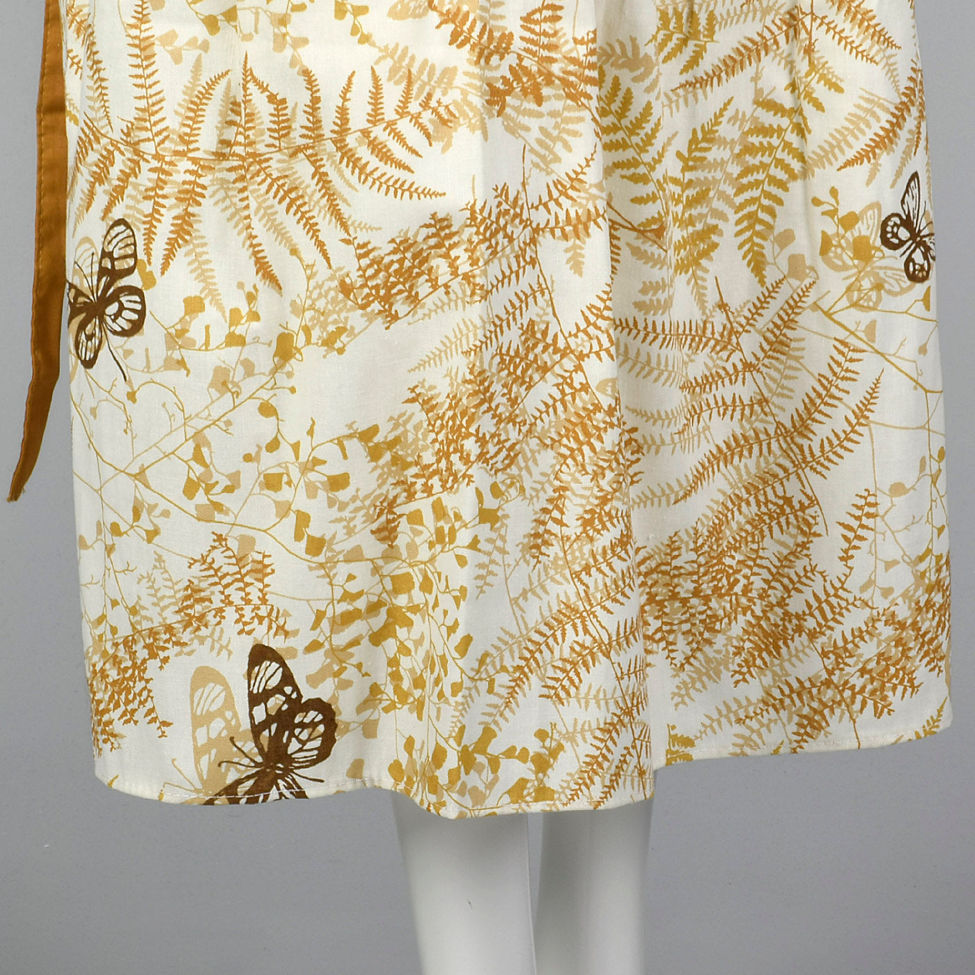 1970s Vera Deadstock Convertible Apron with Matching Tablecloth