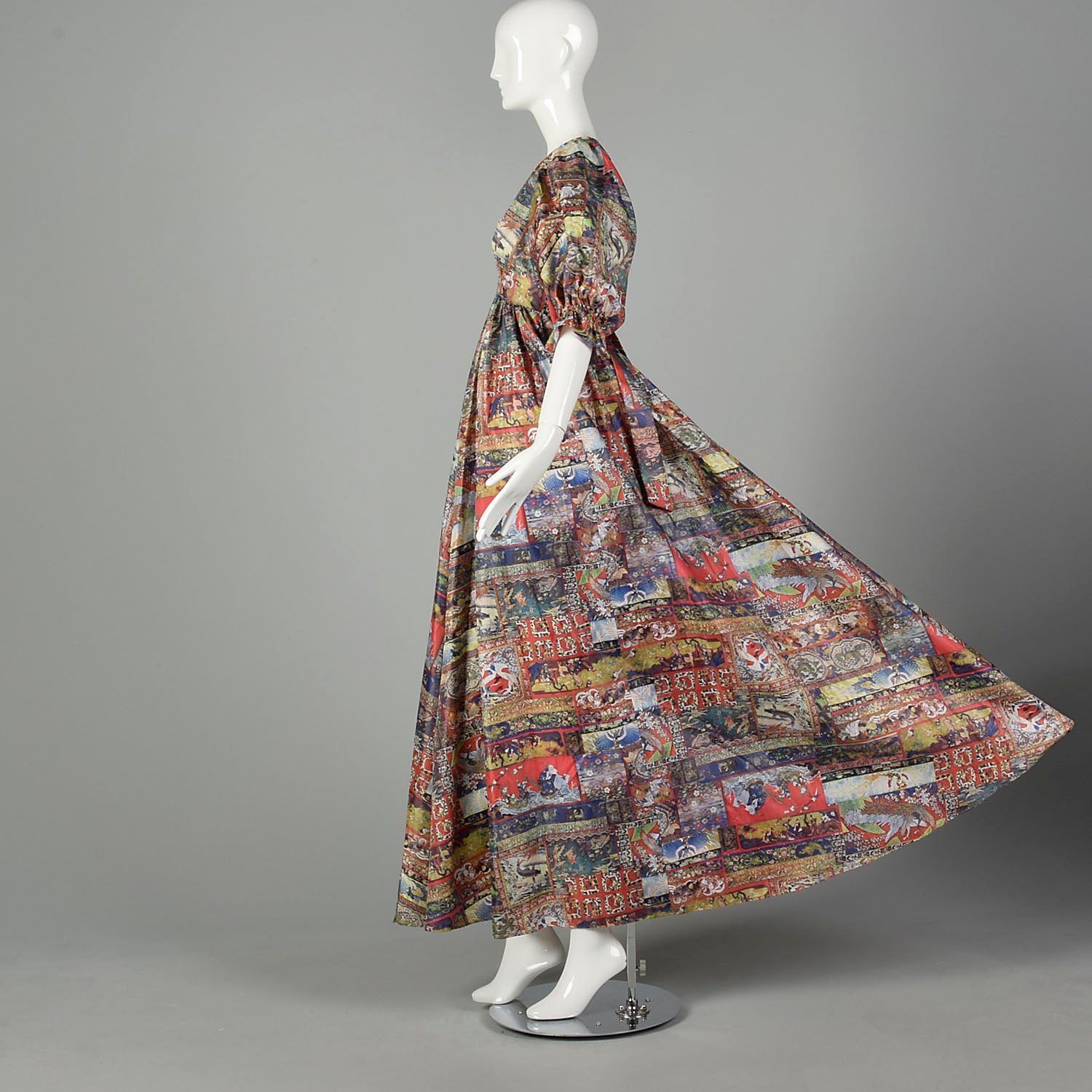 XS Maxi Dress 1970s Tie Back Waist Flowy Novelty Print