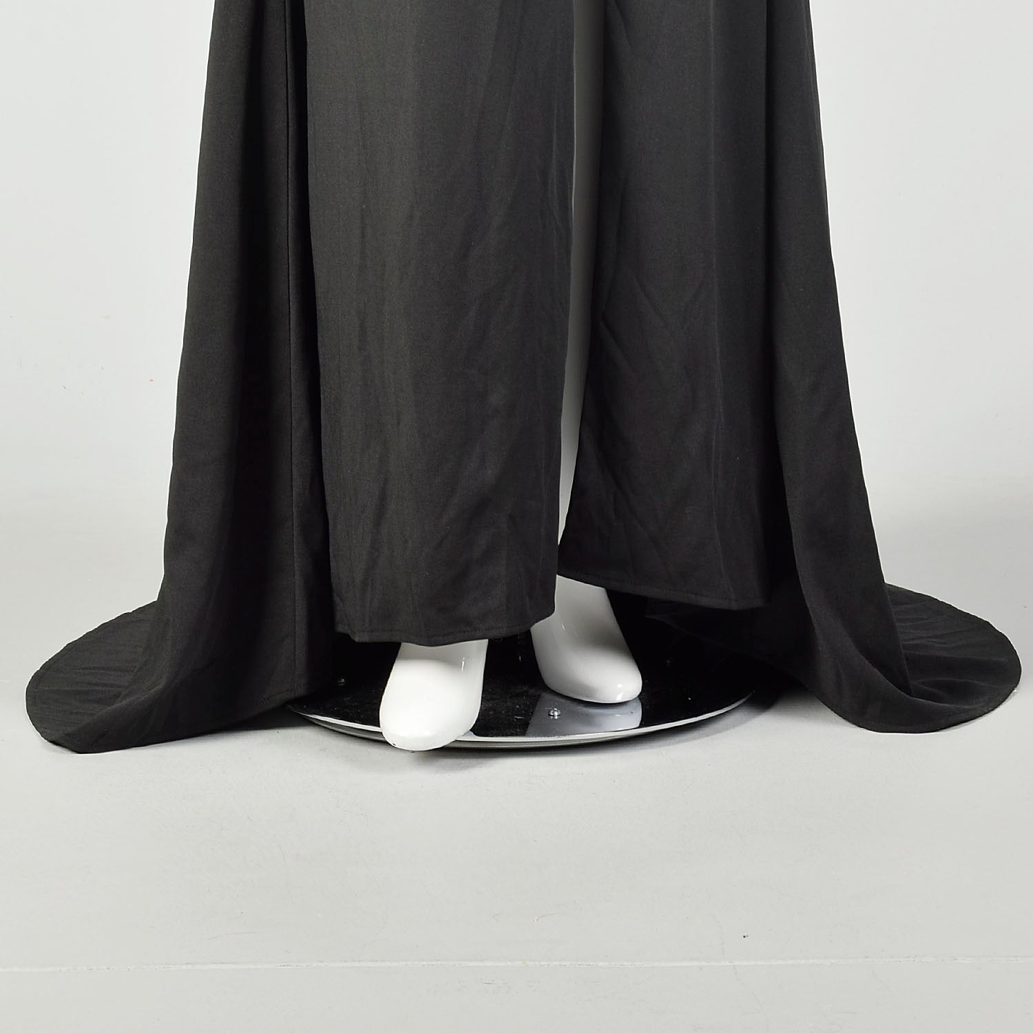 Medium Eleni Elias Black Formal Evening Gown Sleeveless Dress with Train