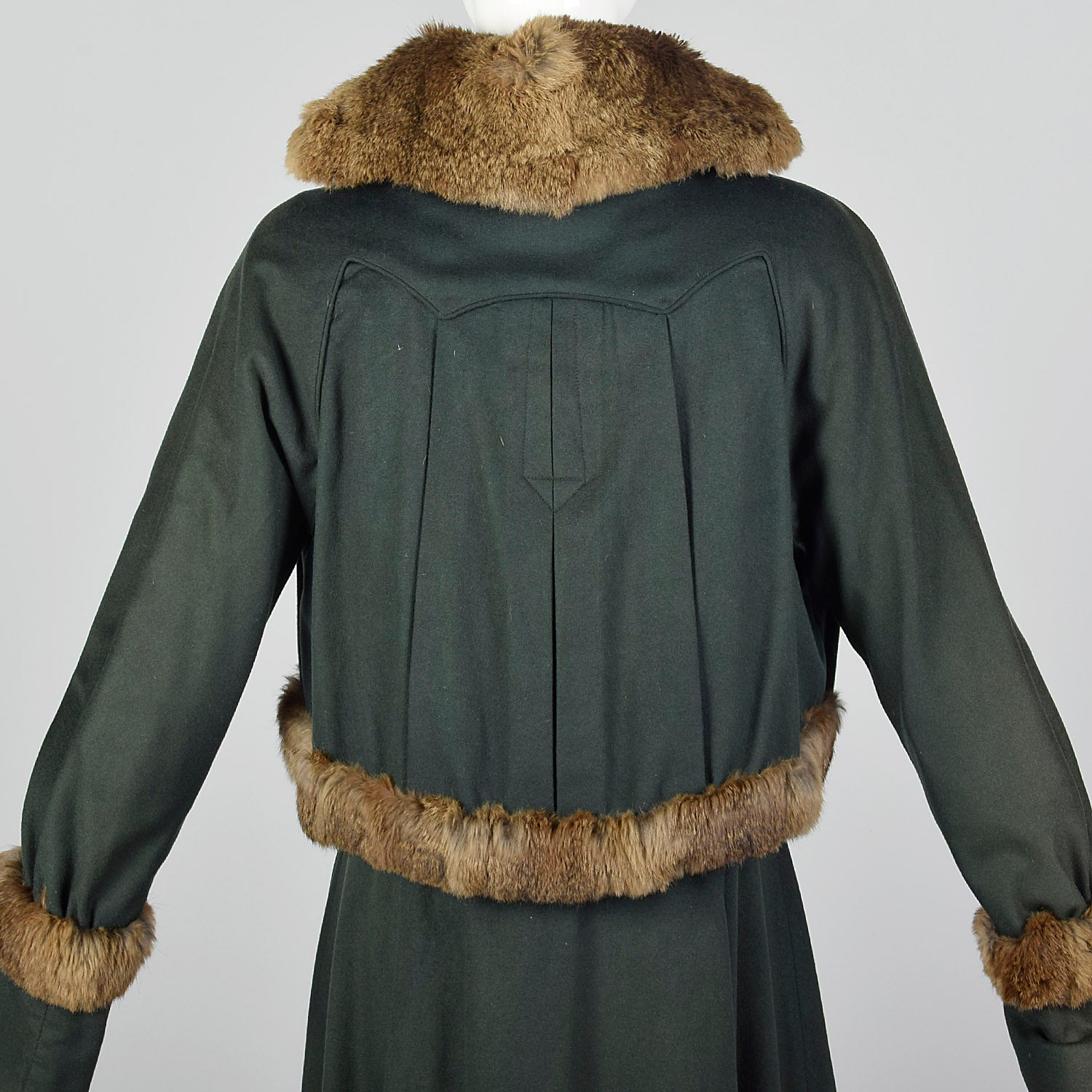 XS 1910s Green Wool Coat with Rabbit Fur Trim