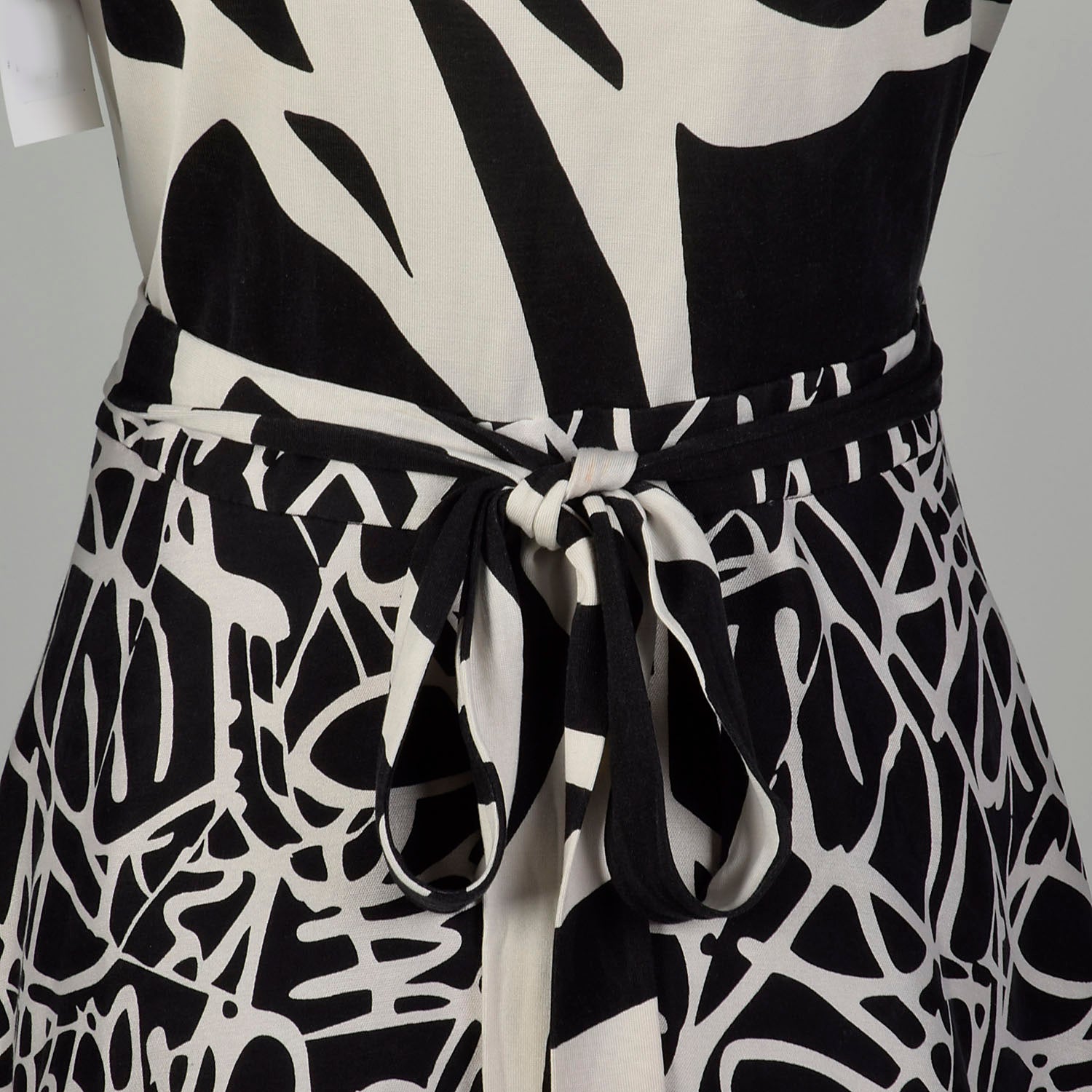 Medium Diane Von Furstenberg Wrap Dress Tie Waist Black Abstract Print