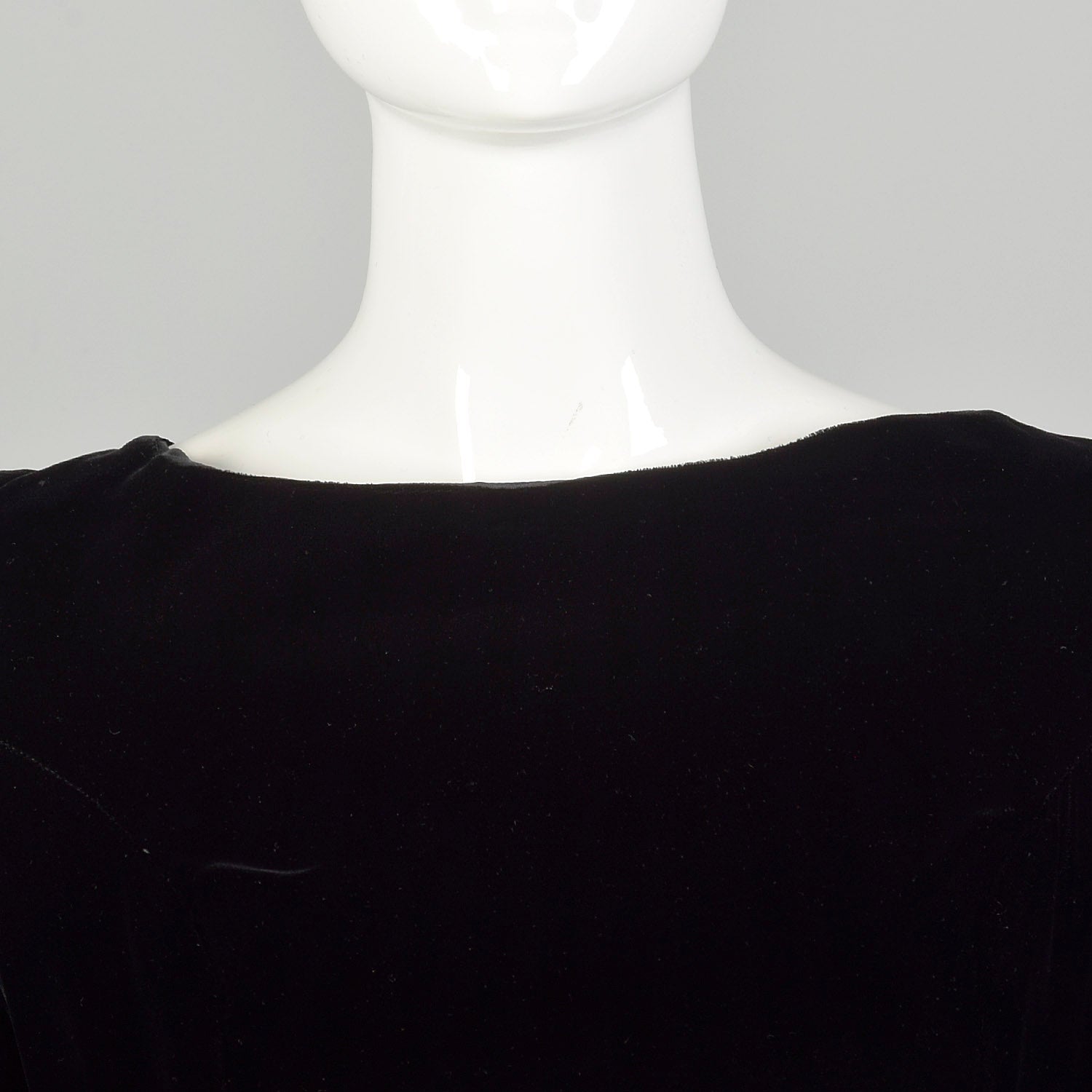Small 1950s Black Velvet Cocktail Dress Winter Holiday Long Sleeve Timeless LBD