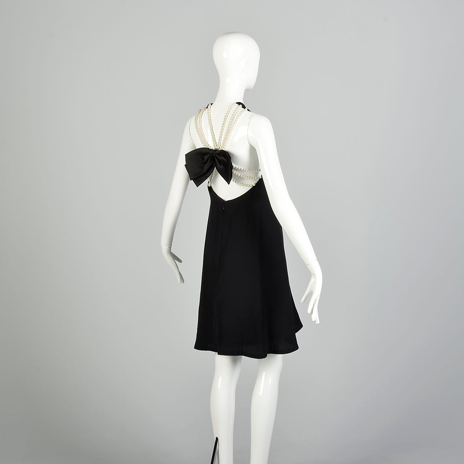 Medium 1980s Victor Costa Pearl Back LBD Sexy Cocktail Little Black Dress