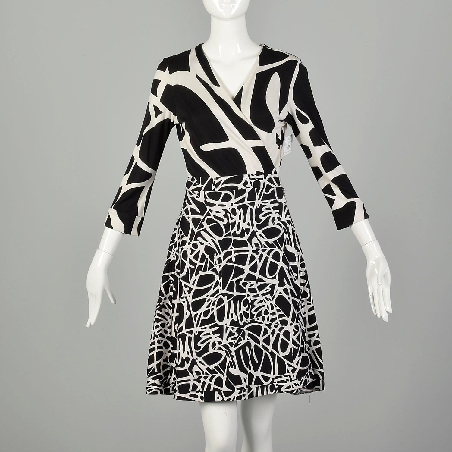 Medium Diane Von Furstenberg Wrap Dress Tie Waist Black Abstract Print