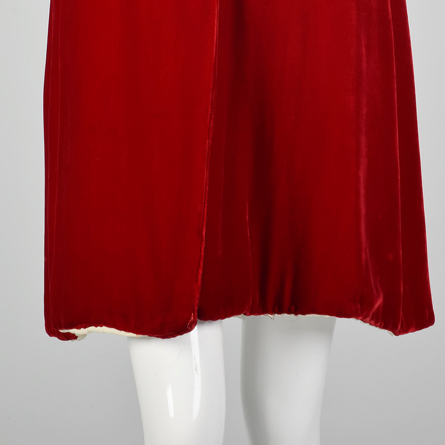 Small 1940s Red Silk Velvet Coat