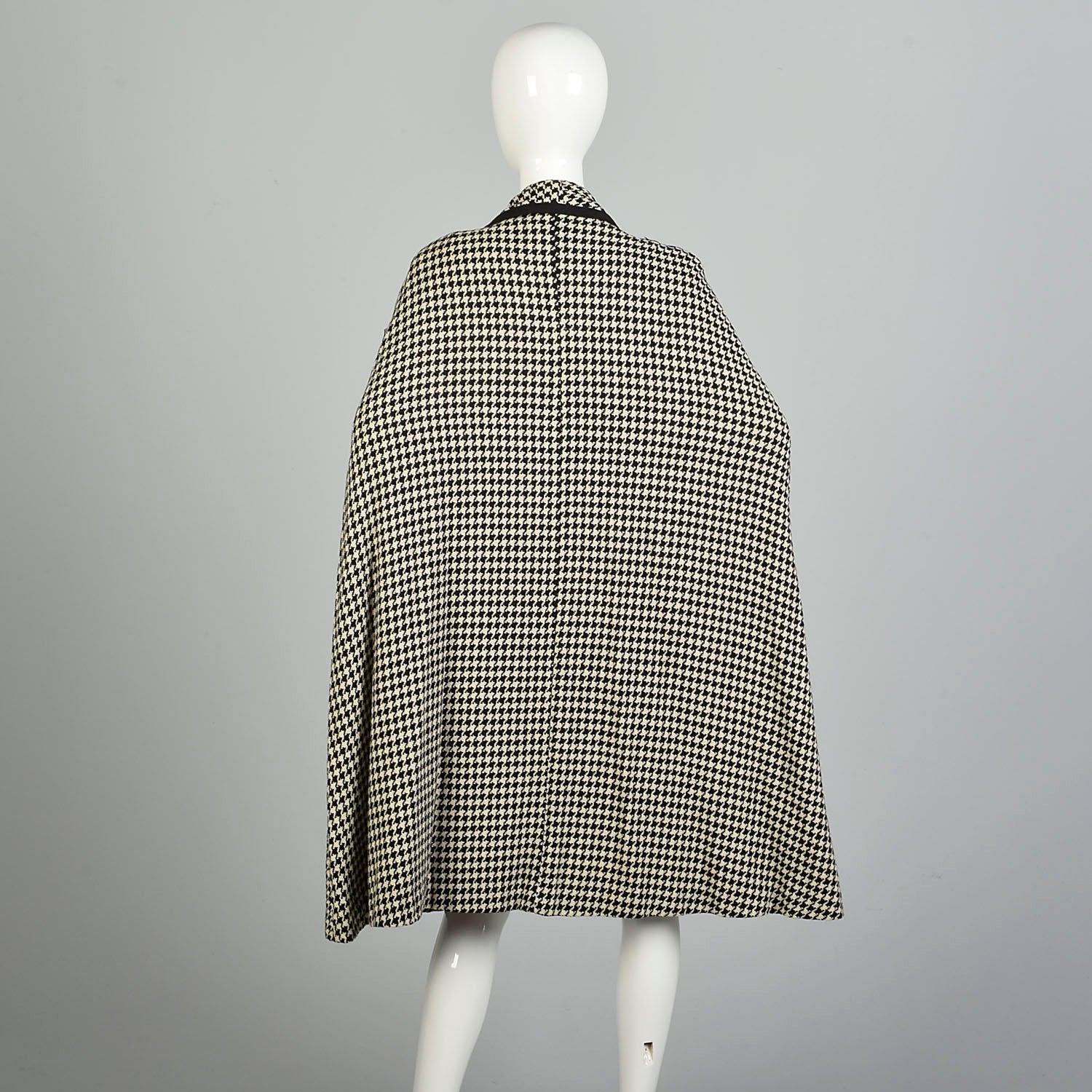XXS 1960s Neusteters Houndstooth Cape Woven Winter Outerwear Shawl Collar Pockets