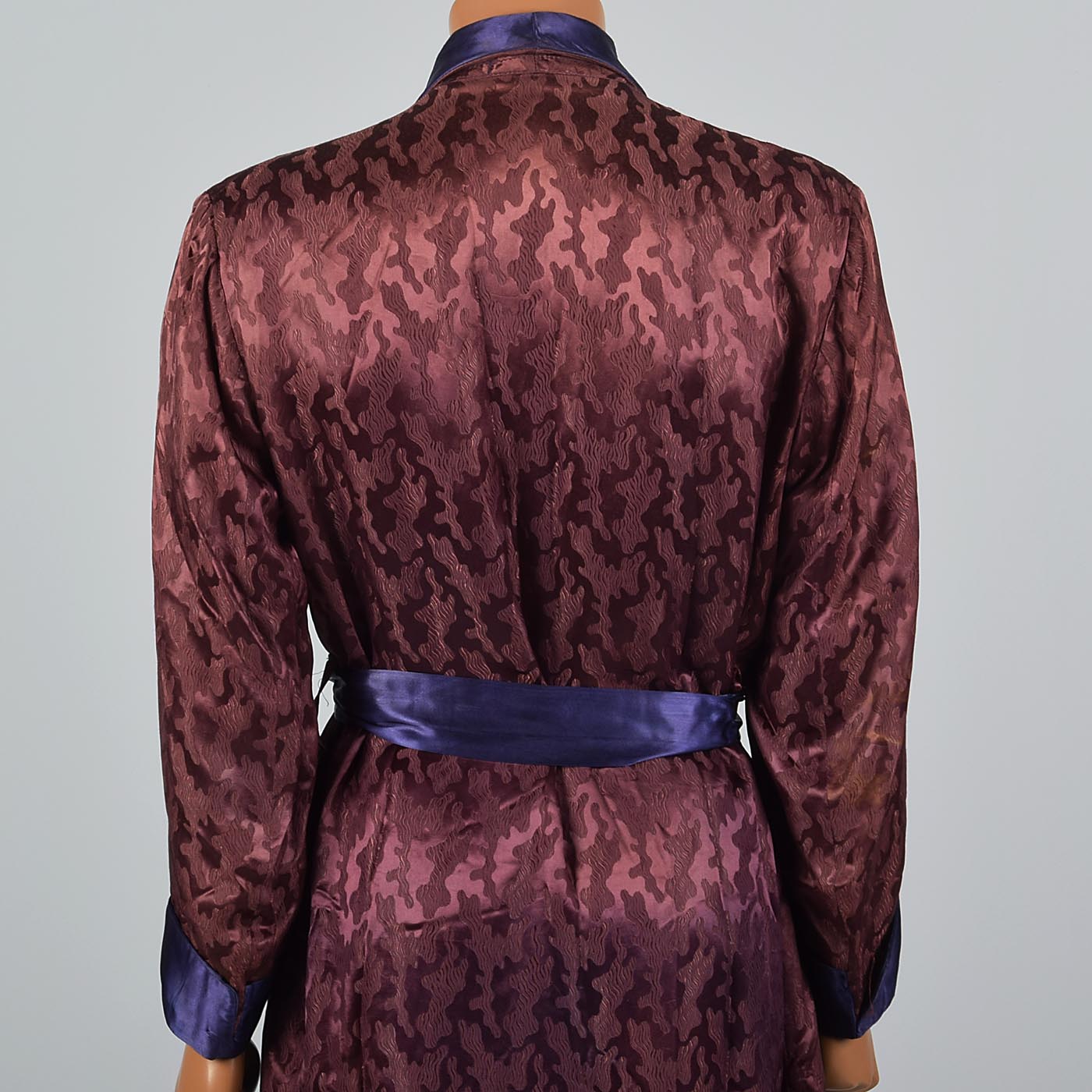 1940s Mens Burgundy Robe with Ameoba Weave