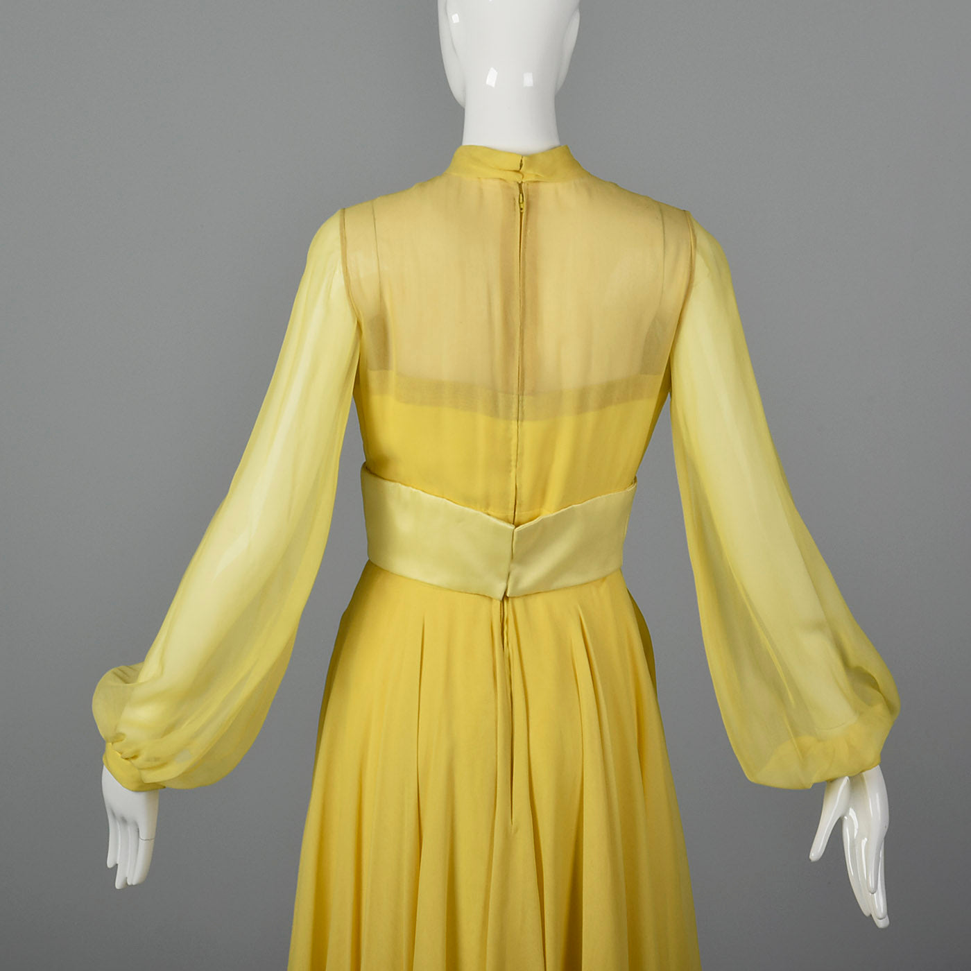 Elegant 1970s Travilla Yellow Silk Chiffon Dress