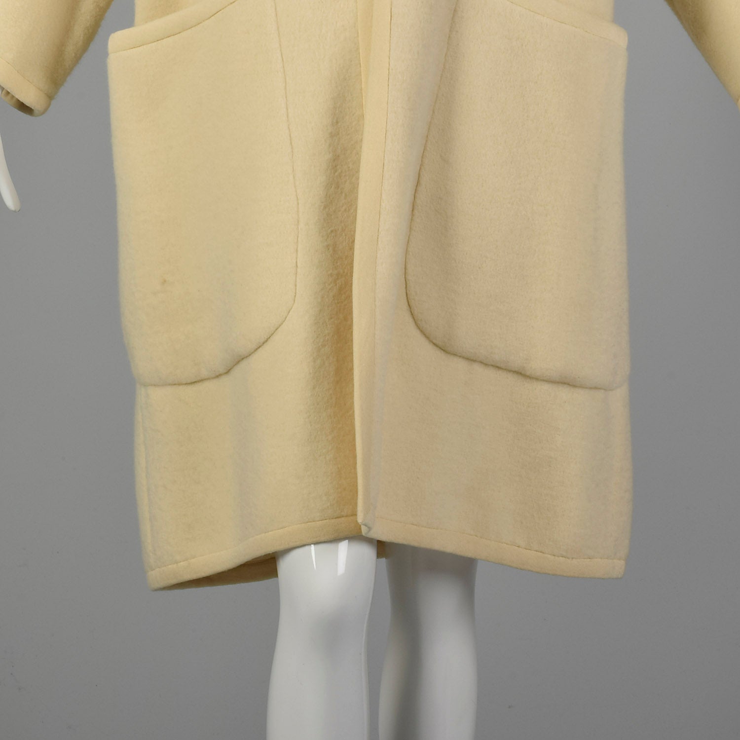 Medium-XL 1960s Cream Blanket Coat