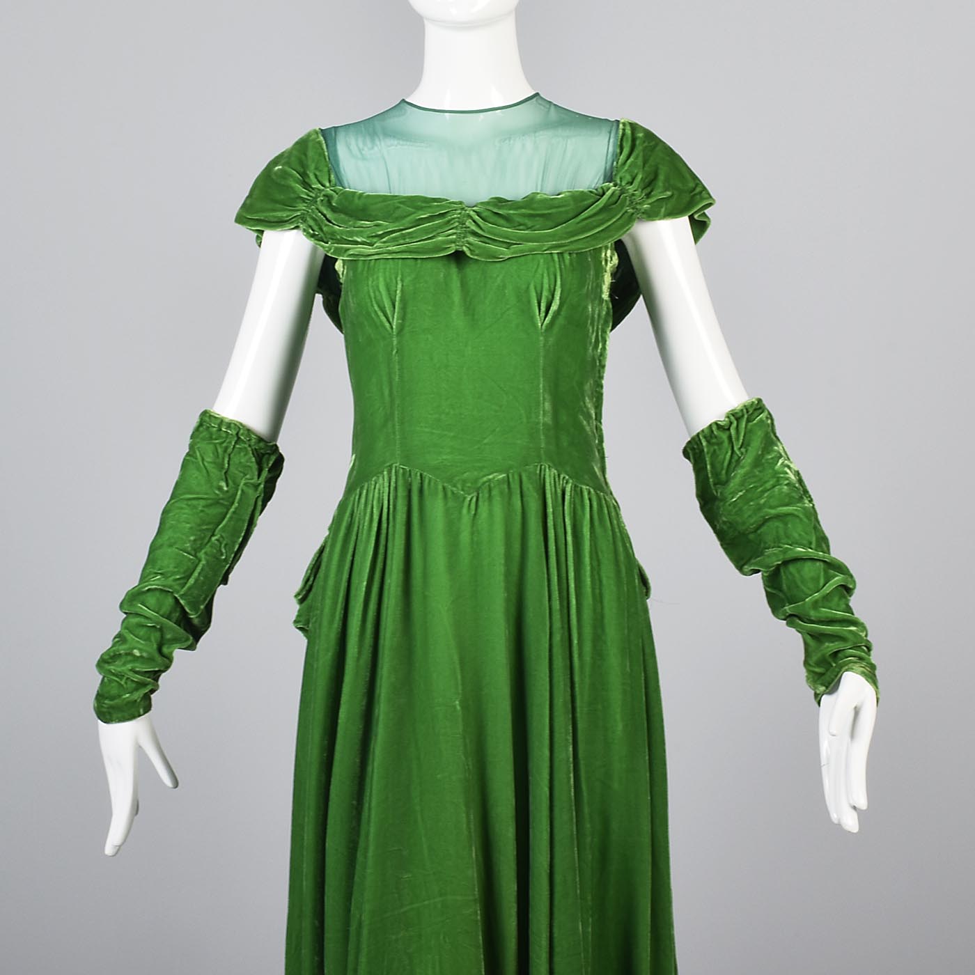1940s Emerald Green Velvet Dress Style & Salvage 1940s Emerald Green Velvet Dress Style & Salvage