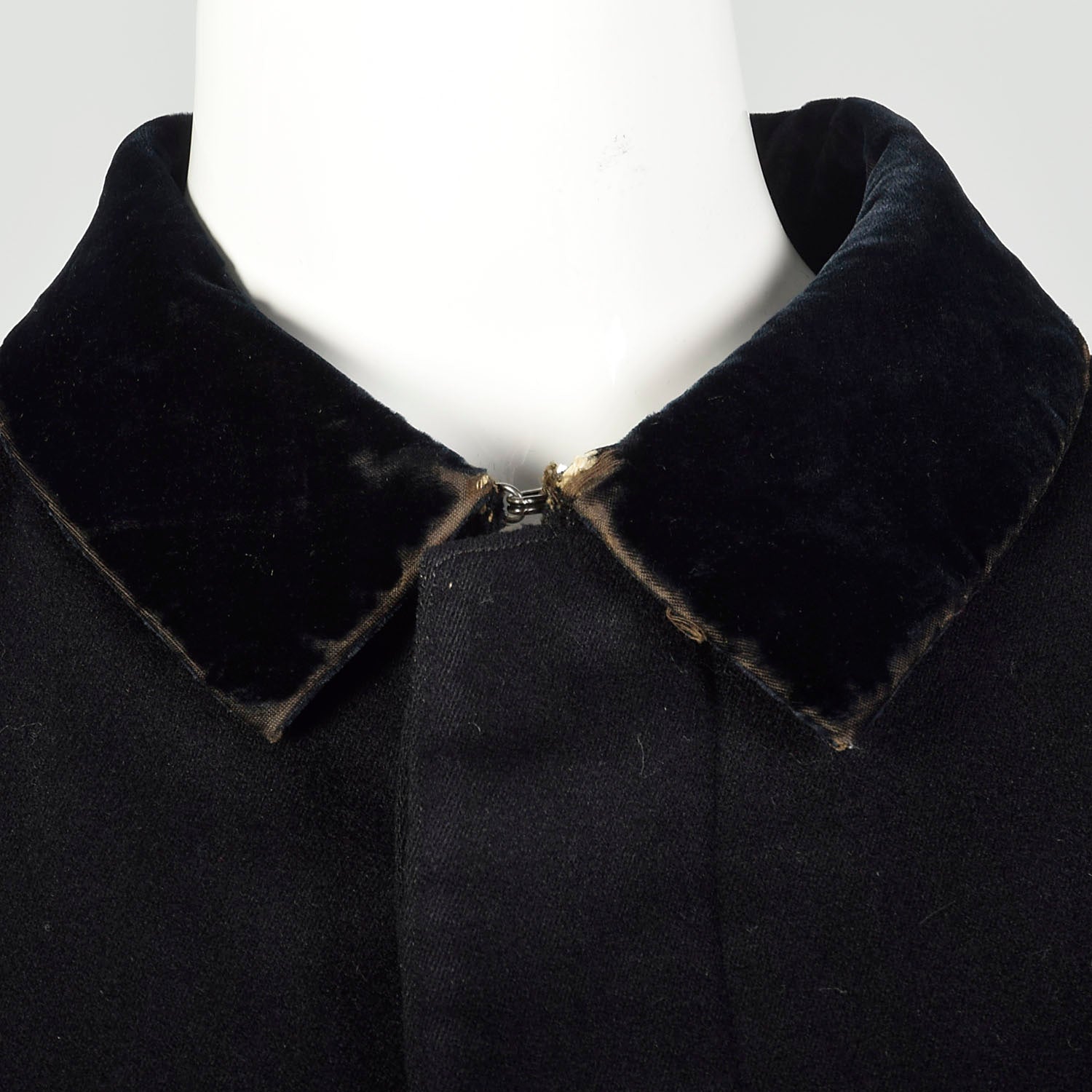 1900s Cape Winter Wool Black Outerwear