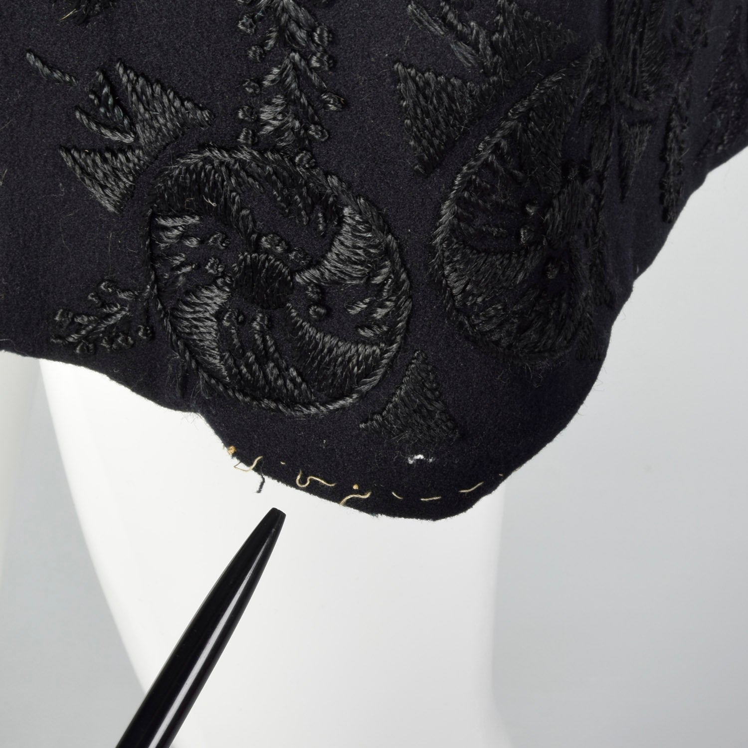 XXS 1920s Embroidered Wool Jacket with Rabbit Fur