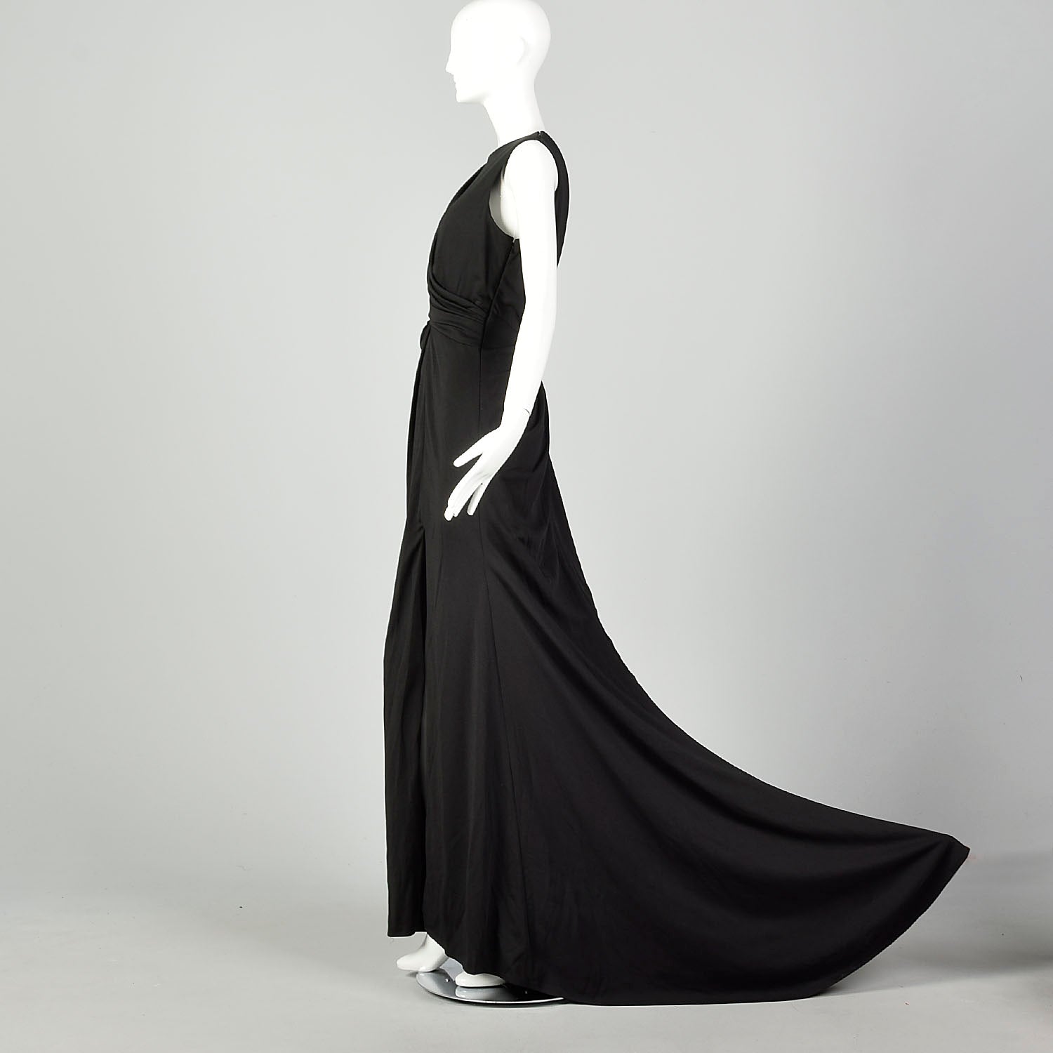 Medium Eleni Elias Black Formal Evening Gown Sleeveless Dress with Train