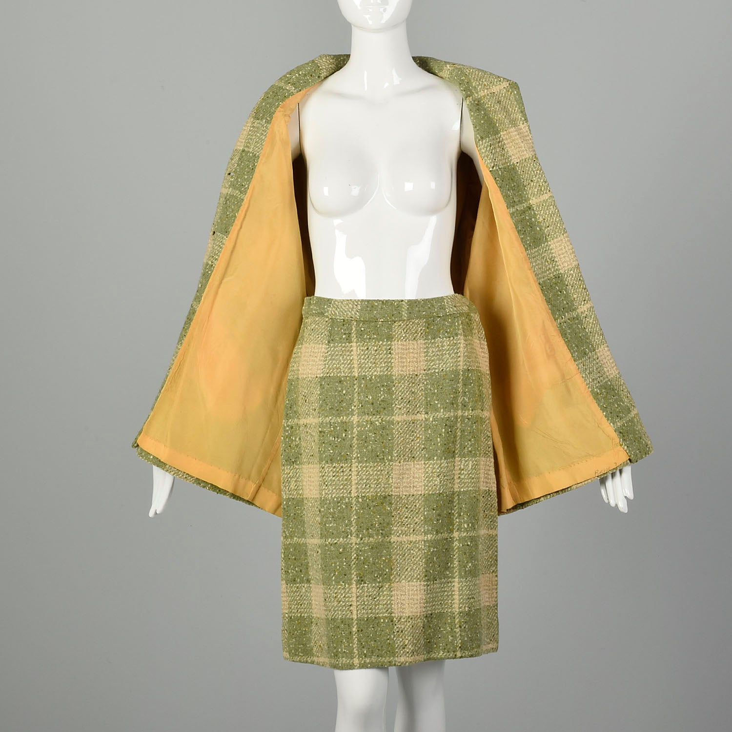 Small 1960s Two Piece Set Green Beige Plaid Fleck Tweed  Separates Ensemble Skirt Jacket