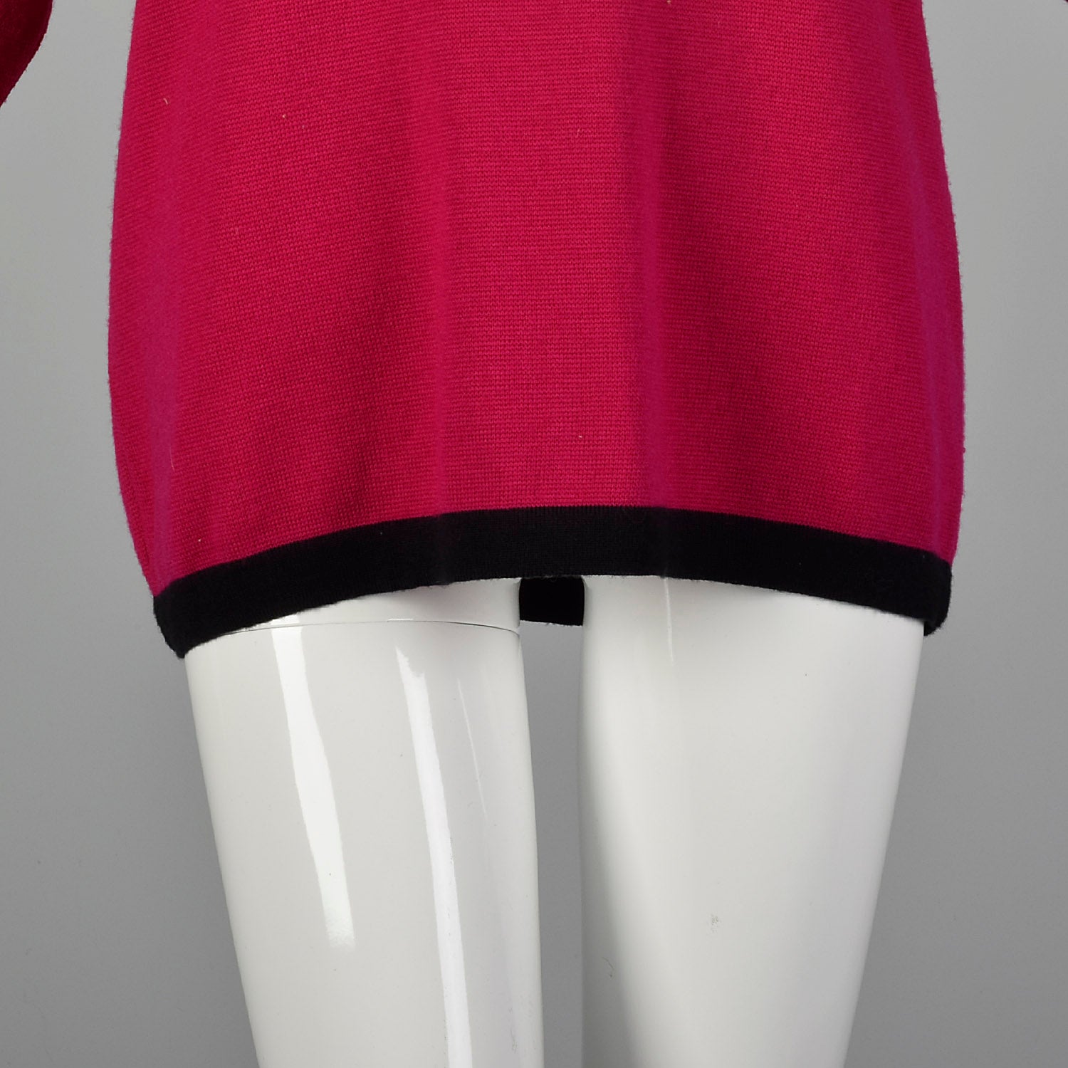 XL Ferragamo Pink & Black Sweater 1990s