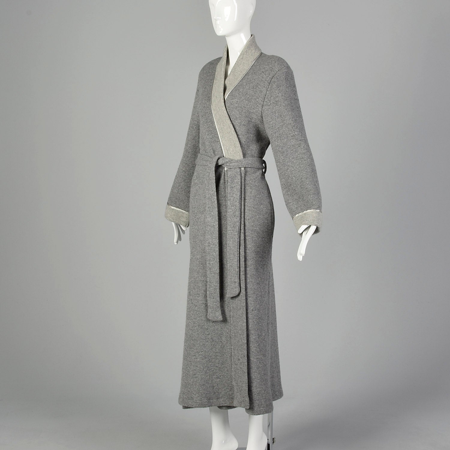 Medium Frette 1980s Gray Wool Robe Style & Salvage Medium Frette 1980s Gray Wool Robe Style & Salvage