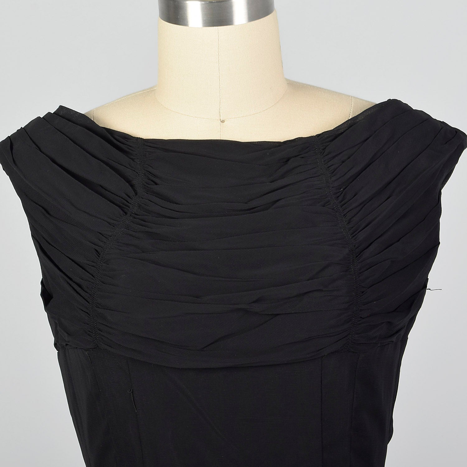 XS 1950s Black Cocktail Dress with Train