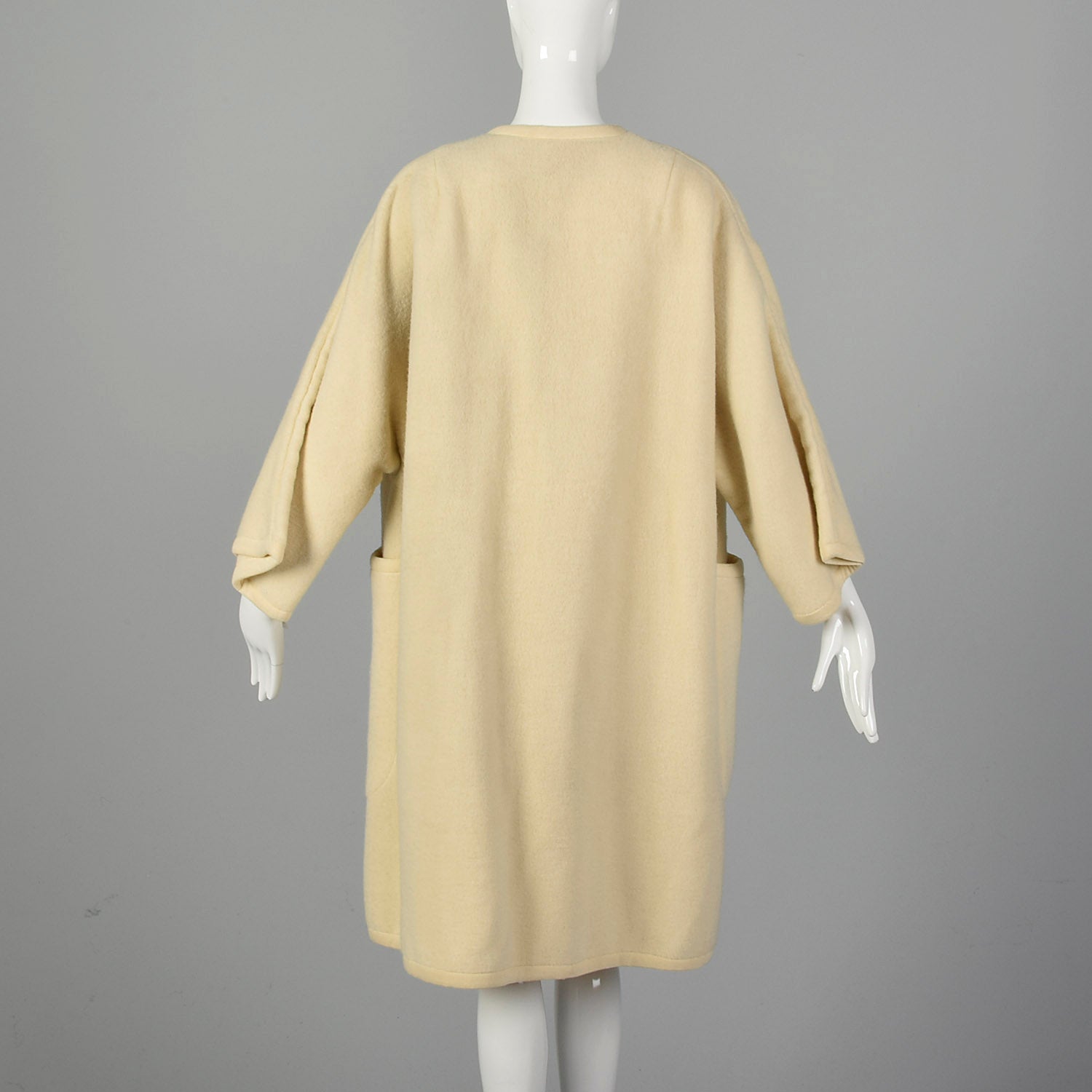 Medium-XL 1960s Cream Blanket Coat