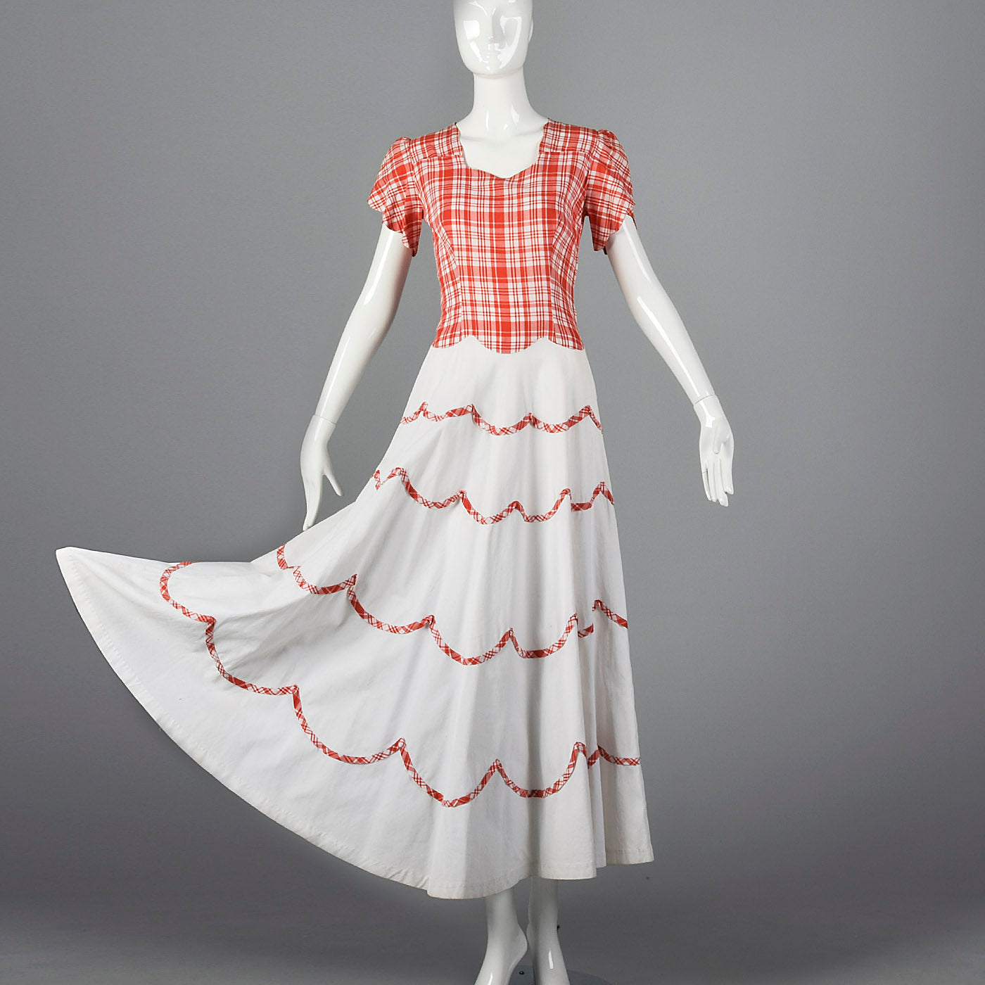 1940s Long Day Dress with Scallop Details
