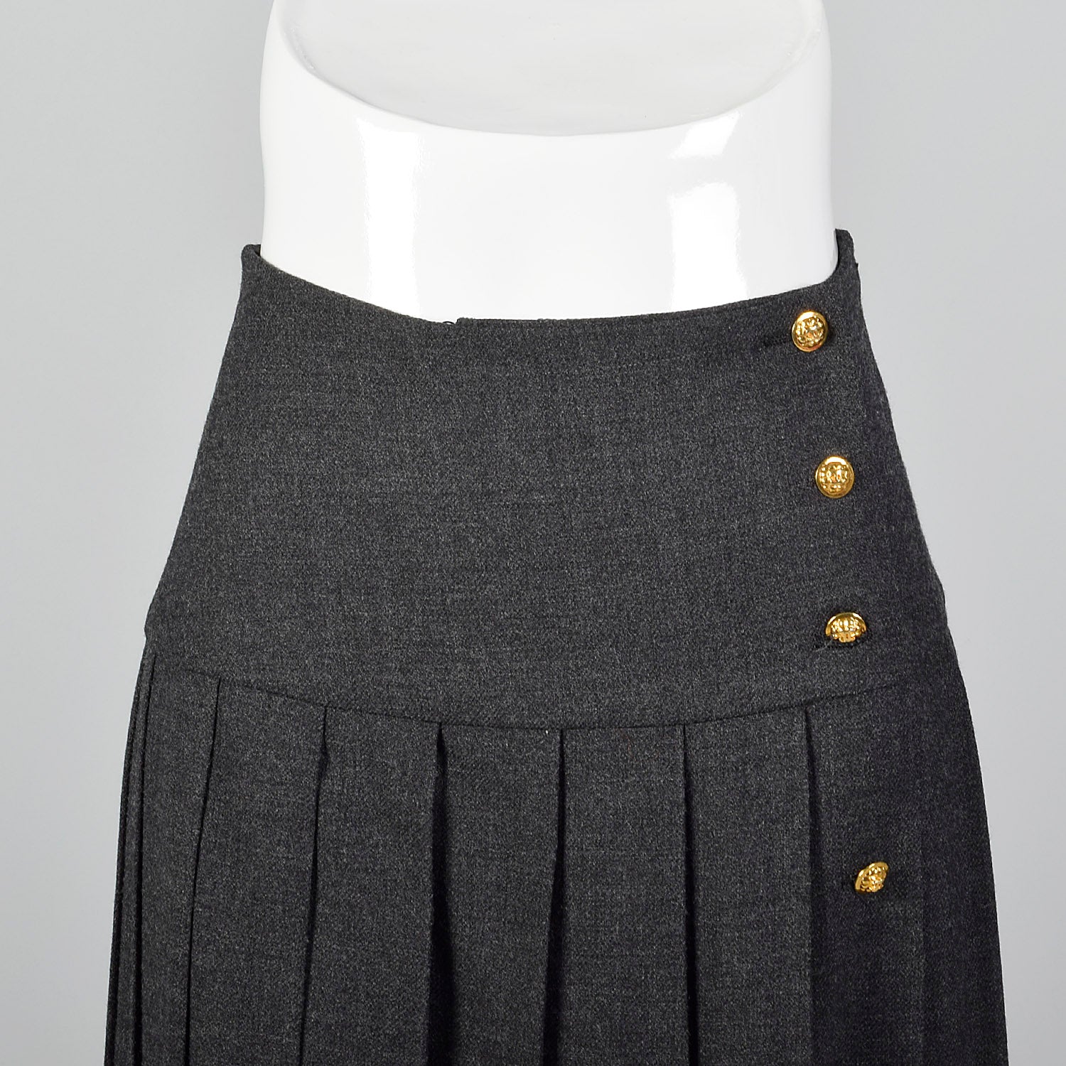 Small Chanel Boutique 1990s Gray Pleated Skirt