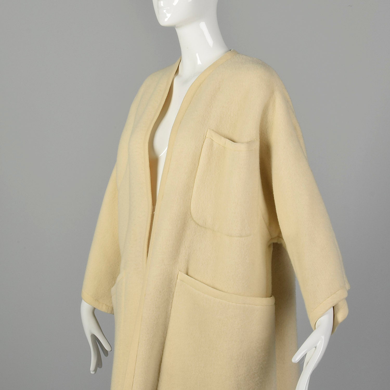 Medium-XL 1960s Cream Blanket Coat