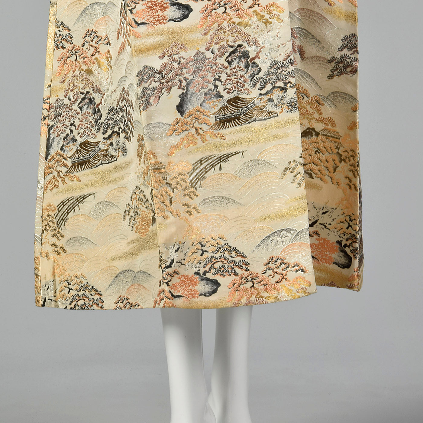 1950s Metallic Brocade Robe in Landscape Motif